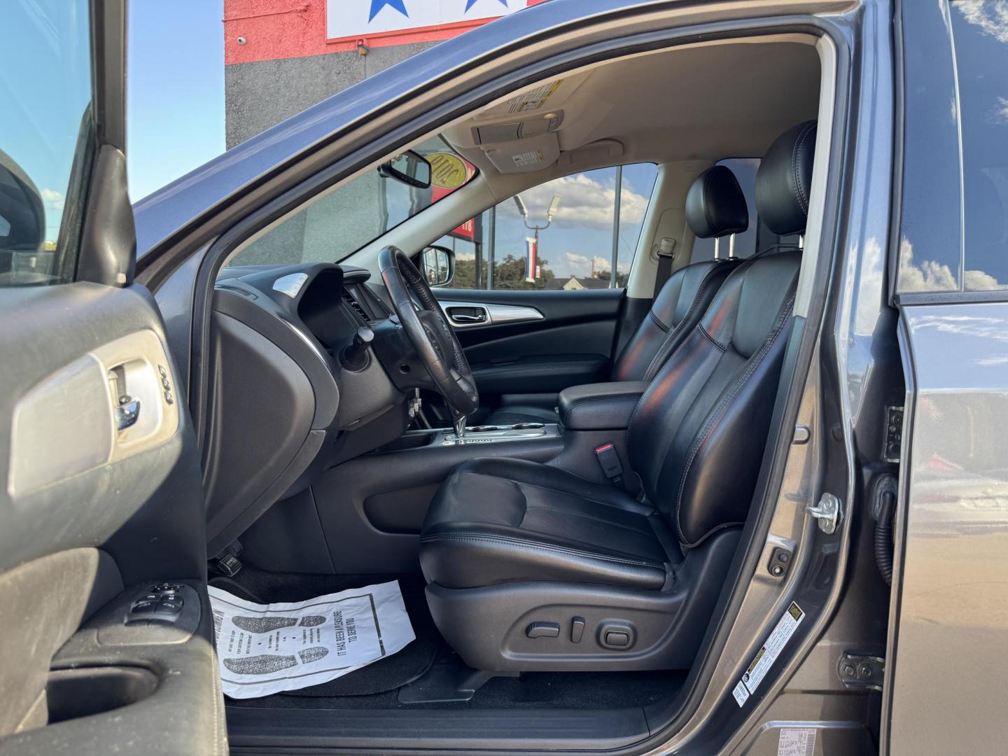 2019 GRAY /BLACK NISSAN PATHFINDER S; SL; PL (5N1DR2MN8KC) , located at 5900 E. Lancaster Ave., Fort Worth, TX, 76112, (817) 457-5456, 0.000000, 0.000000 - Photo#10
