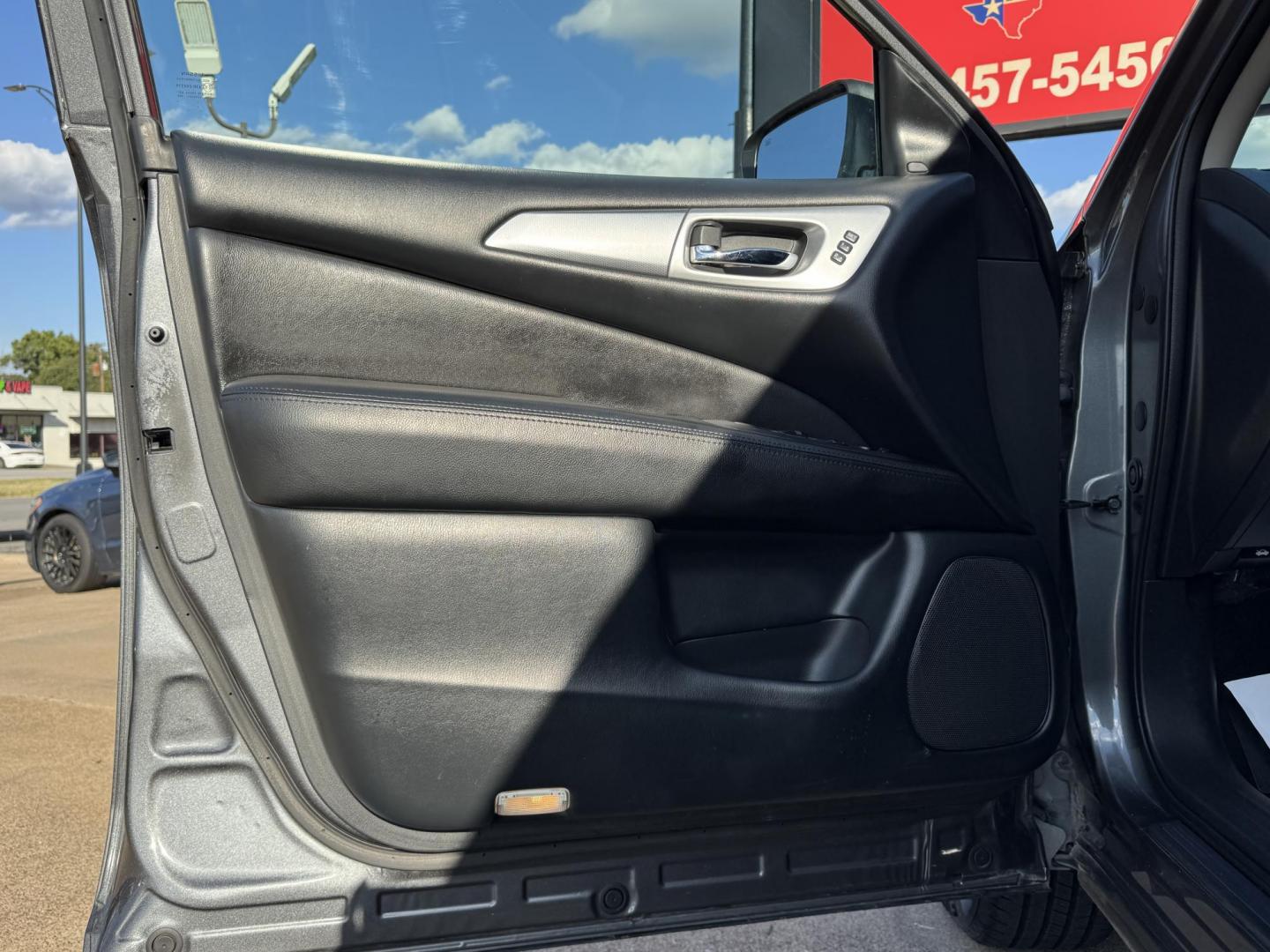 2019 GRAY /BLACK NISSAN PATHFINDER S; SL; PL (5N1DR2MN8KC) , located at 5900 E. Lancaster Ave., Fort Worth, TX, 76112, (817) 457-5456, 0.000000, 0.000000 - Photo#8