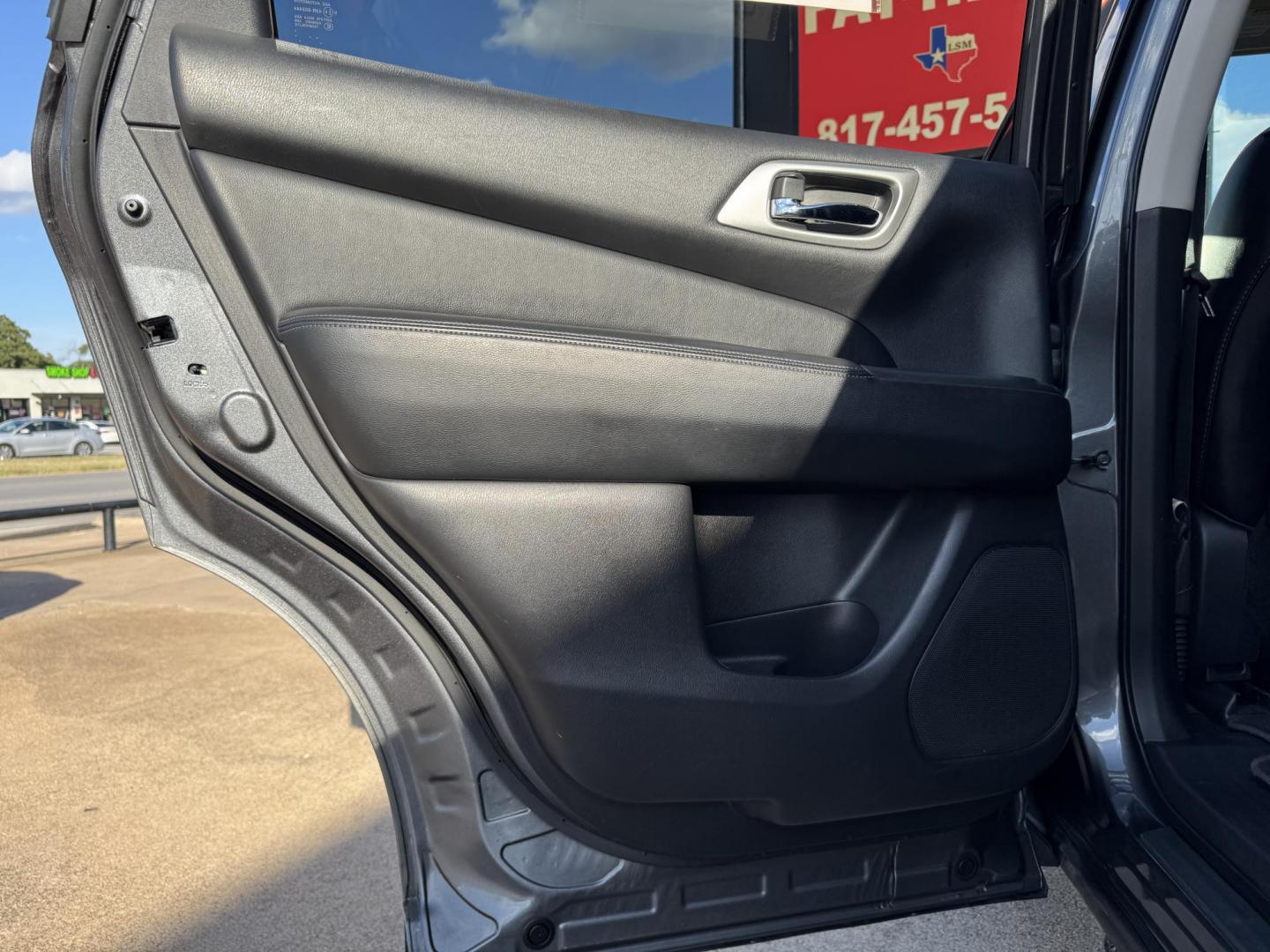 2019 GRAY /BLACK NISSAN PATHFINDER S; SL; PL (5N1DR2MN8KC) , located at 5900 E. Lancaster Ave., Fort Worth, TX, 76112, (817) 457-5456, 0.000000, 0.000000 - Photo#12