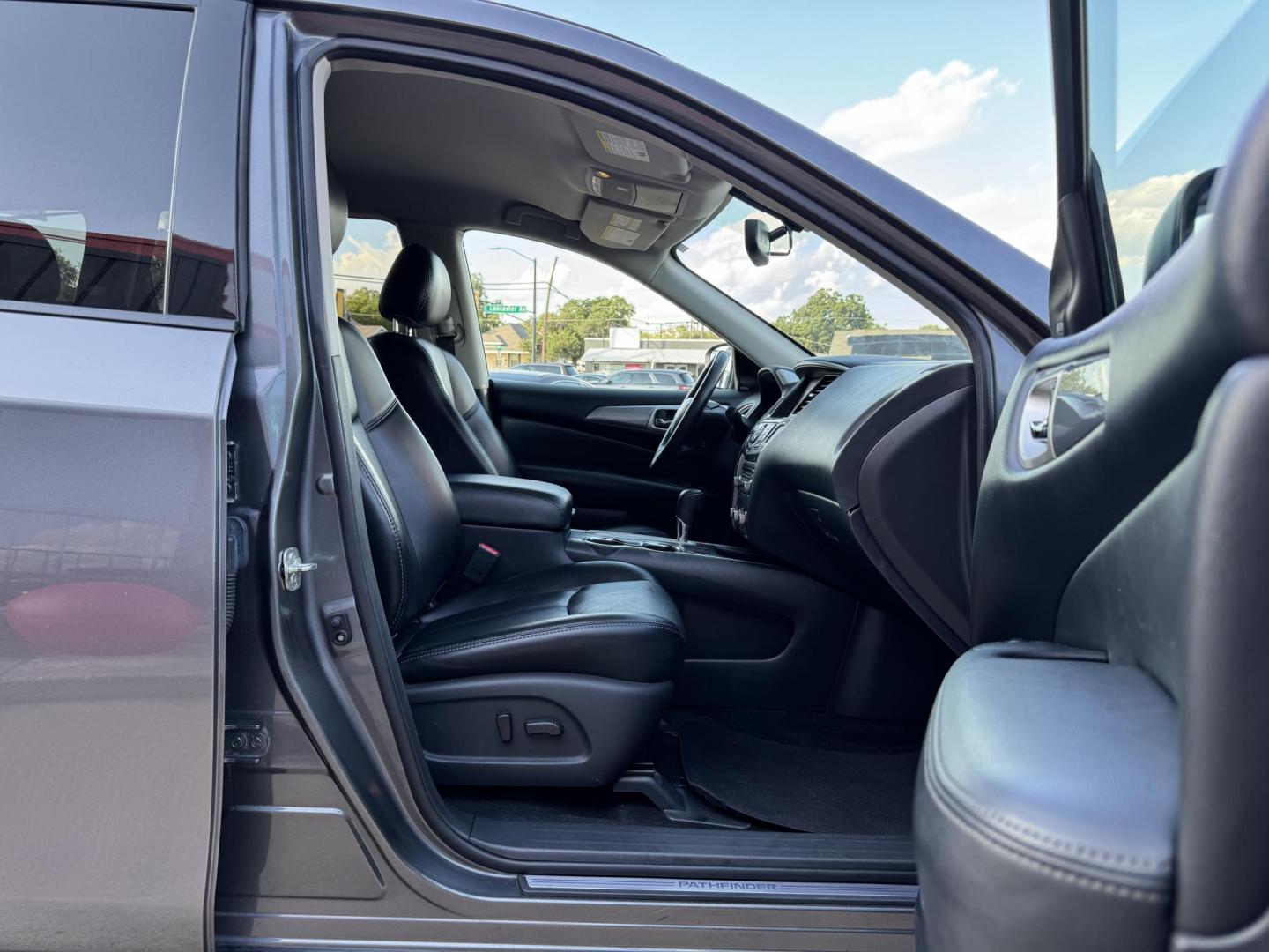 2019 GRAY /BLACK NISSAN PATHFINDER S; SL; PL (5N1DR2MN8KC) , located at 5900 E. Lancaster Ave., Fort Worth, TX, 76112, (817) 457-5456, 0.000000, 0.000000 - Photo#19