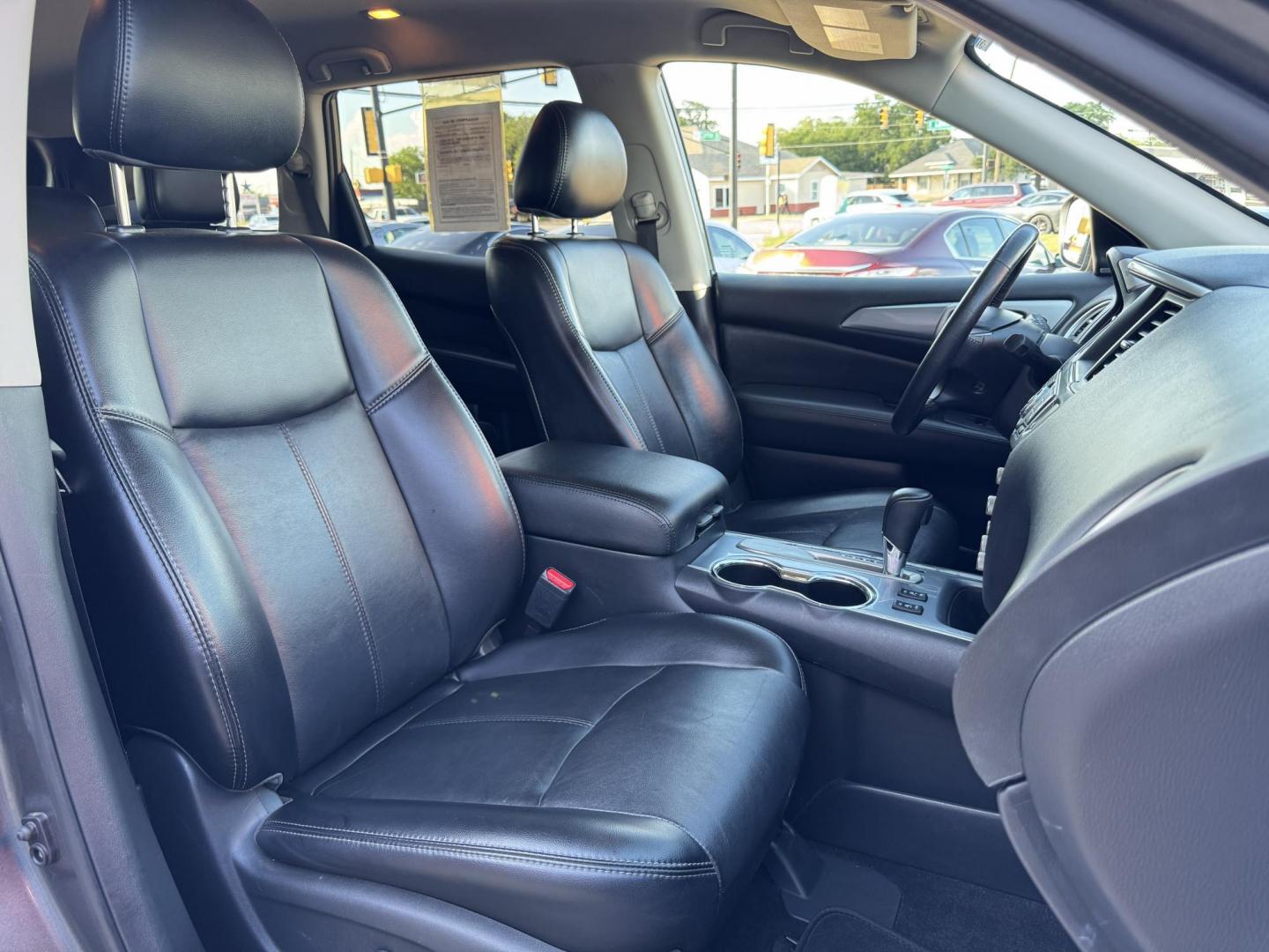 2019 GRAY /BLACK NISSAN PATHFINDER S; SL; PL (5N1DR2MN8KC) , located at 5900 E. Lancaster Ave., Fort Worth, TX, 76112, (817) 457-5456, 0.000000, 0.000000 - Photo#20