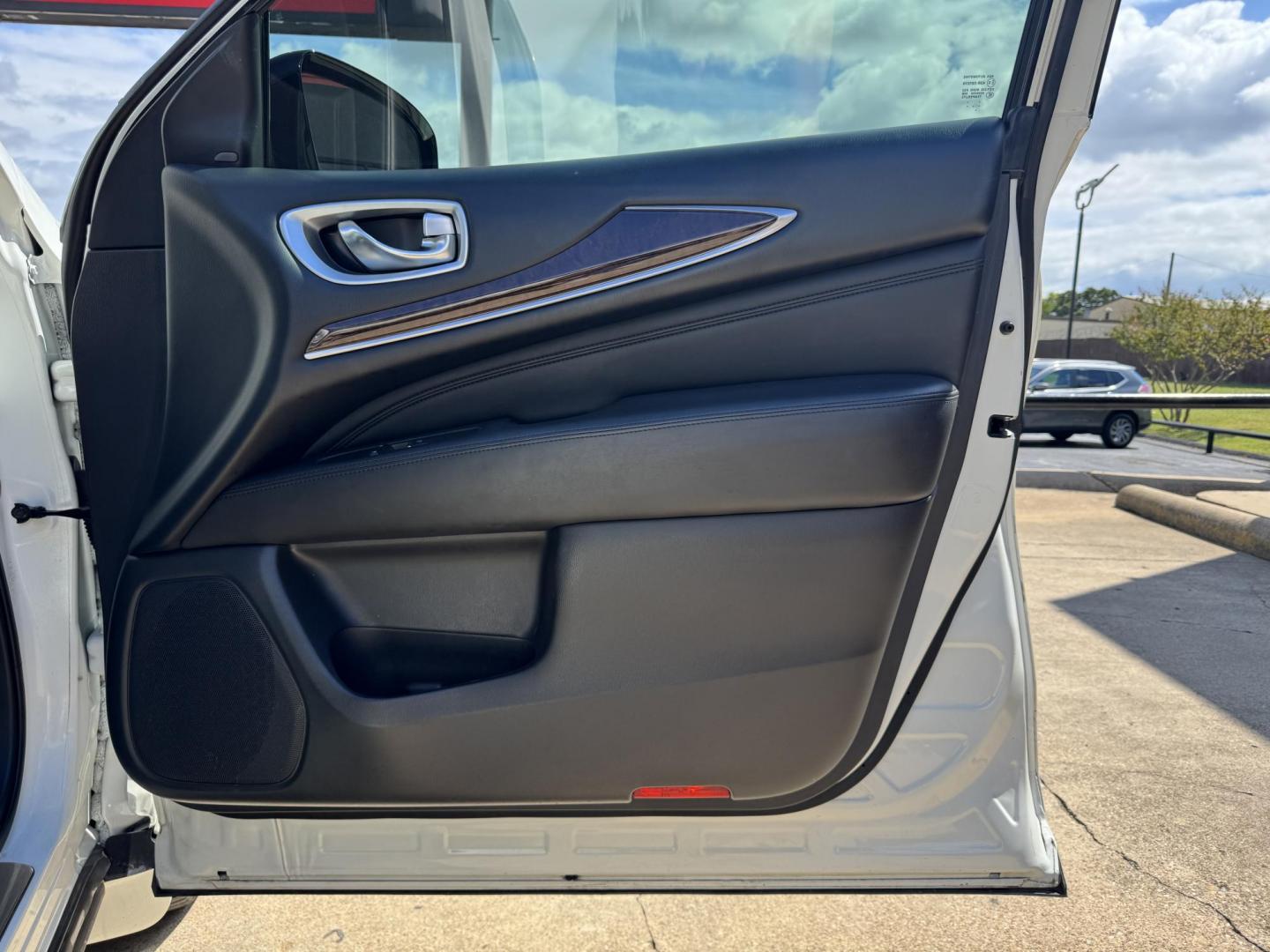 2015 WHITE /BLACK INFINITI QX60 BASE BASE AWD (5N1AL0MM5FC) with an 3.5L engine, CVT transmission, located at 5900 E. Lancaster Ave., Fort Worth, TX, 76112, (817) 457-5456, 0.000000, 0.000000 - The 2015 Infiniti QX60 AWD combines luxury and practicality with a 3.5L V6 engine and CVT transmission, offering 19 city / 26 highway MPG. This 7-passenger SUV is fully loaded with a sunroof, heated steering wheel, navigation, dual climate control, park assist, rear hatch button, third-row seating, - Photo#18