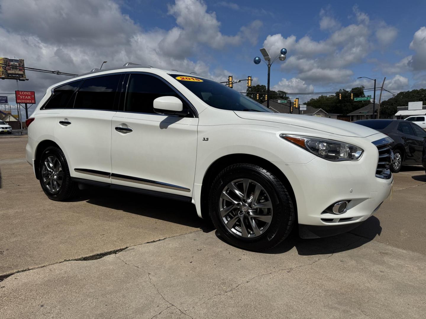 2015 WHITE /BLACK INFINITI QX60 BASE BASE AWD (5N1AL0MM5FC) with an 3.5L engine, CVT transmission, located at 5900 E. Lancaster Ave., Fort Worth, TX, 76112, (817) 457-5456, 0.000000, 0.000000 - The 2015 Infiniti QX60 AWD combines luxury and practicality with a 3.5L V6 engine and CVT transmission, offering 19 city / 26 highway MPG. This 7-passenger SUV is fully loaded with a sunroof, heated steering wheel, navigation, dual climate control, park assist, rear hatch button, third-row seating, - Photo#2