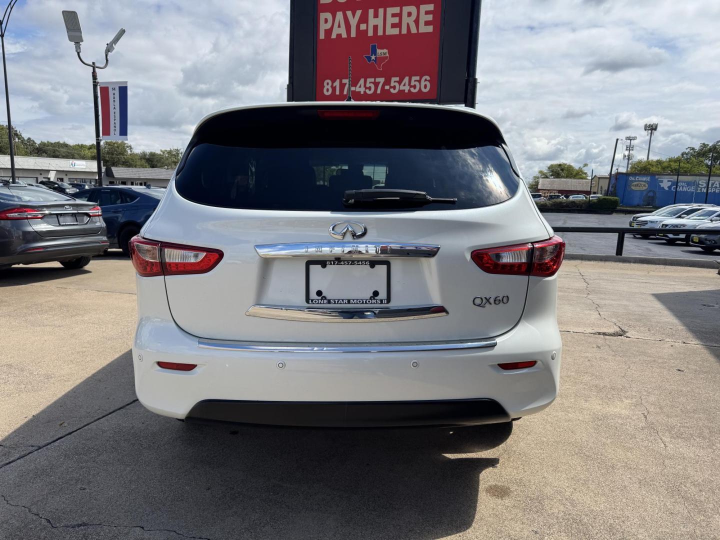 2015 WHITE /BLACK INFINITI QX60 BASE BASE AWD (5N1AL0MM5FC) with an 3.5L engine, CVT transmission, located at 5900 E. Lancaster Ave., Fort Worth, TX, 76112, (817) 457-5456, 0.000000, 0.000000 - The 2015 Infiniti QX60 AWD combines luxury and practicality with a 3.5L V6 engine and CVT transmission, offering 19 city / 26 highway MPG. This 7-passenger SUV is fully loaded with a sunroof, heated steering wheel, navigation, dual climate control, park assist, rear hatch button, third-row seating, - Photo#4