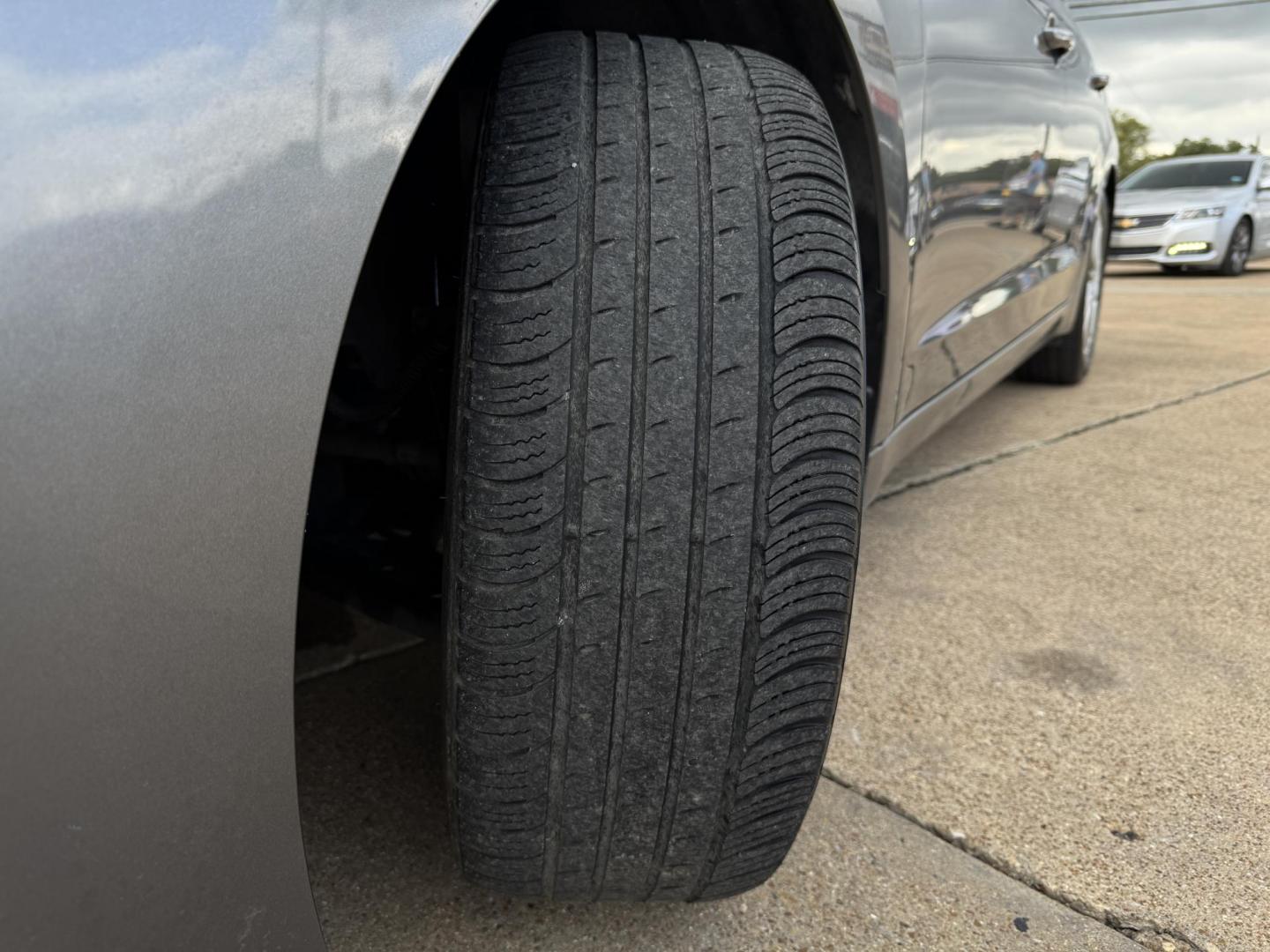 2019 GRAY /BLACK HYUNDAI ELANTRA LIMITED; SEL LIMITED (5NPD84LF8KH) with an 1.5L engine, 6-Speed Automatic transmission, located at 5900 E. Lancaster Ave., Fort Worth, TX, 76112, (817) 457-5456, 0.000000, 0.000000 - The 2019 Hyundai Elantra Limited is a fuel-efficient FWD sedan with a 1.8L engine and 6-speed automatic transmission. Enjoy backup camera, lane assist, phone connectivity, cloth seats, and alloy wheels for a reliable, tech-ready ride. - Photo#20