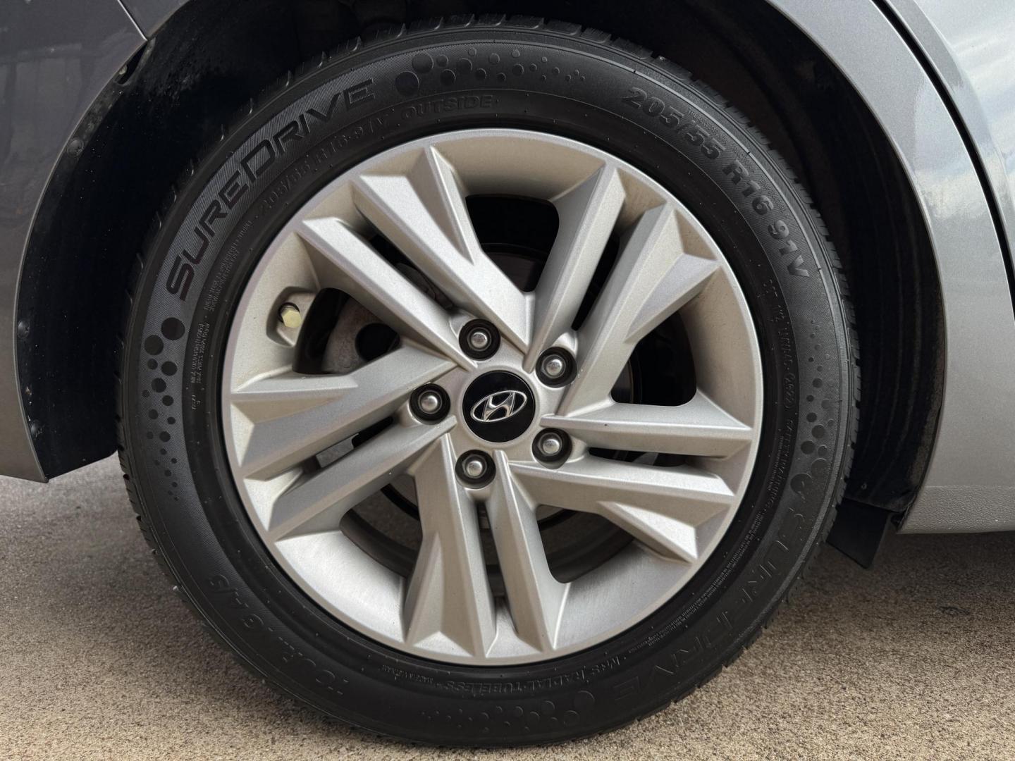 2019 GRAY /BLACK HYUNDAI ELANTRA LIMITED; SEL LIMITED (5NPD84LF8KH) with an 1.5L engine, 6-Speed Automatic transmission, located at 5900 E. Lancaster Ave., Fort Worth, TX, 76112, (817) 457-5456, 0.000000, 0.000000 - The 2019 Hyundai Elantra Limited is a fuel-efficient FWD sedan with a 1.8L engine and 6-speed automatic transmission. Enjoy backup camera, lane assist, phone connectivity, cloth seats, and alloy wheels for a reliable, tech-ready ride. - Photo#21