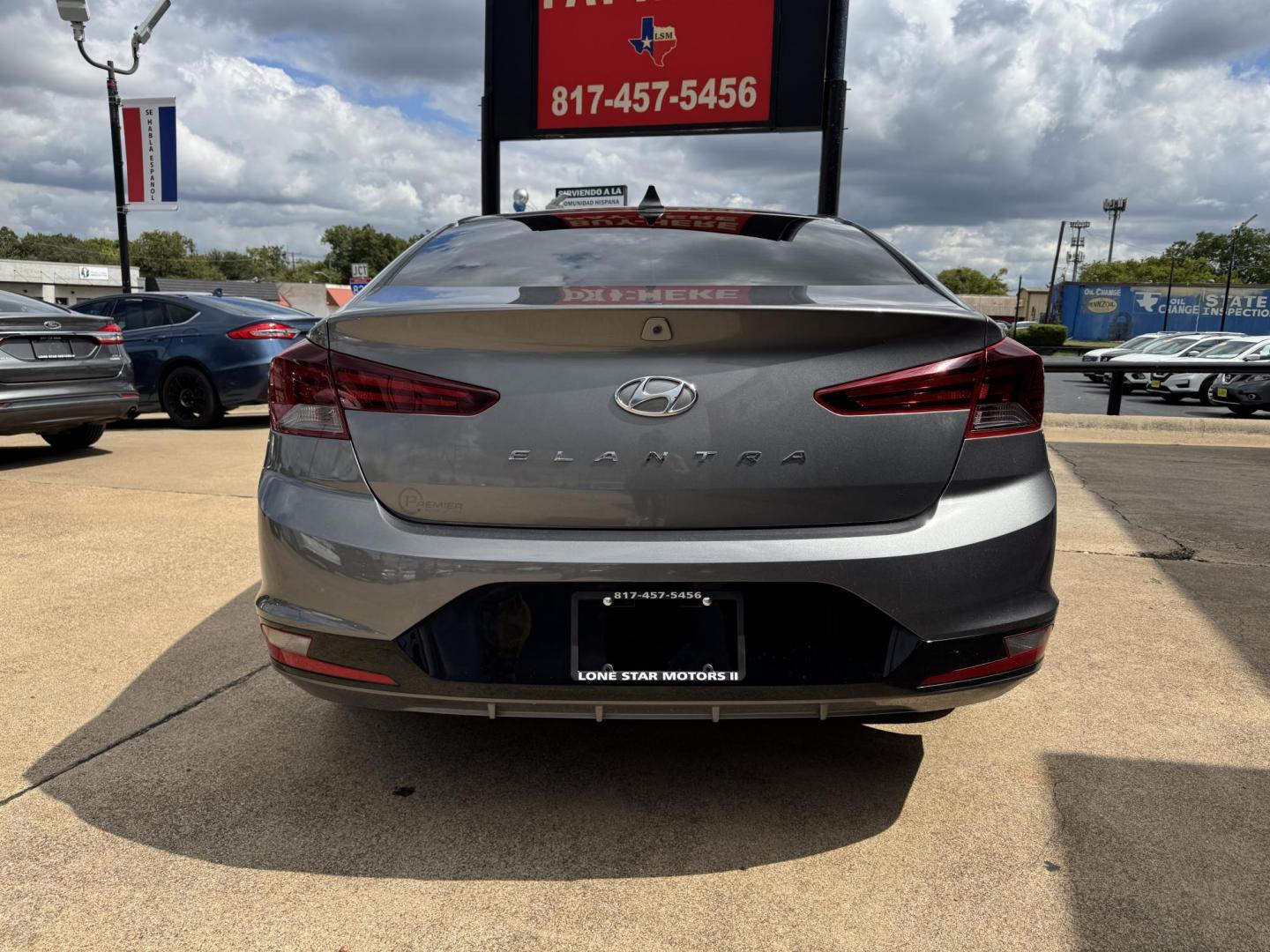 2019 GRAY /BLACK HYUNDAI ELANTRA LIMITED; SEL LIMITED (5NPD84LF8KH) with an 1.5L engine, 6-Speed Automatic transmission, located at 5900 E. Lancaster Ave., Fort Worth, TX, 76112, (817) 457-5456, 0.000000, 0.000000 - The 2019 Hyundai Elantra Limited is a fuel-efficient FWD sedan with a 1.8L engine and 6-speed automatic transmission. Enjoy backup camera, lane assist, phone connectivity, cloth seats, and alloy wheels for a reliable, tech-ready ride. - Photo#4