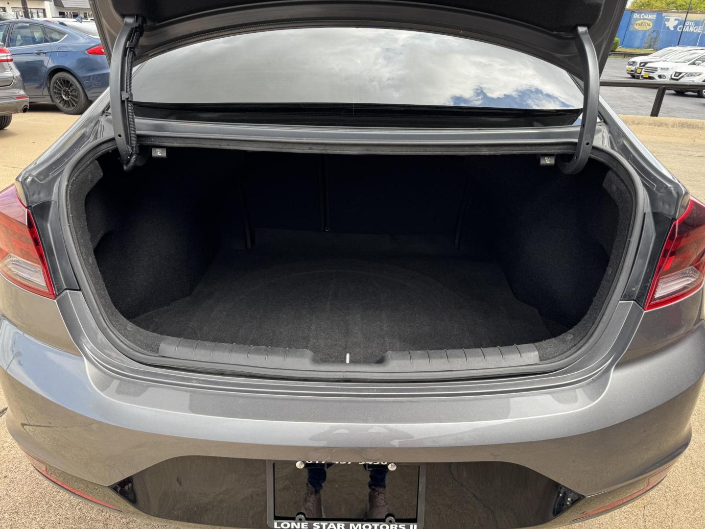 2019 GRAY /BLACK HYUNDAI ELANTRA LIMITED; SEL LIMITED (5NPD84LF8KH) with an 1.5L engine, 6-Speed Automatic transmission, located at 5900 E. Lancaster Ave., Fort Worth, TX, 76112, (817) 457-5456, 0.000000, 0.000000 - The 2019 Hyundai Elantra Limited is a fuel-efficient FWD sedan with a 1.8L engine and 6-speed automatic transmission. Enjoy backup camera, lane assist, phone connectivity, cloth seats, and alloy wheels for a reliable, tech-ready ride. - Photo#5