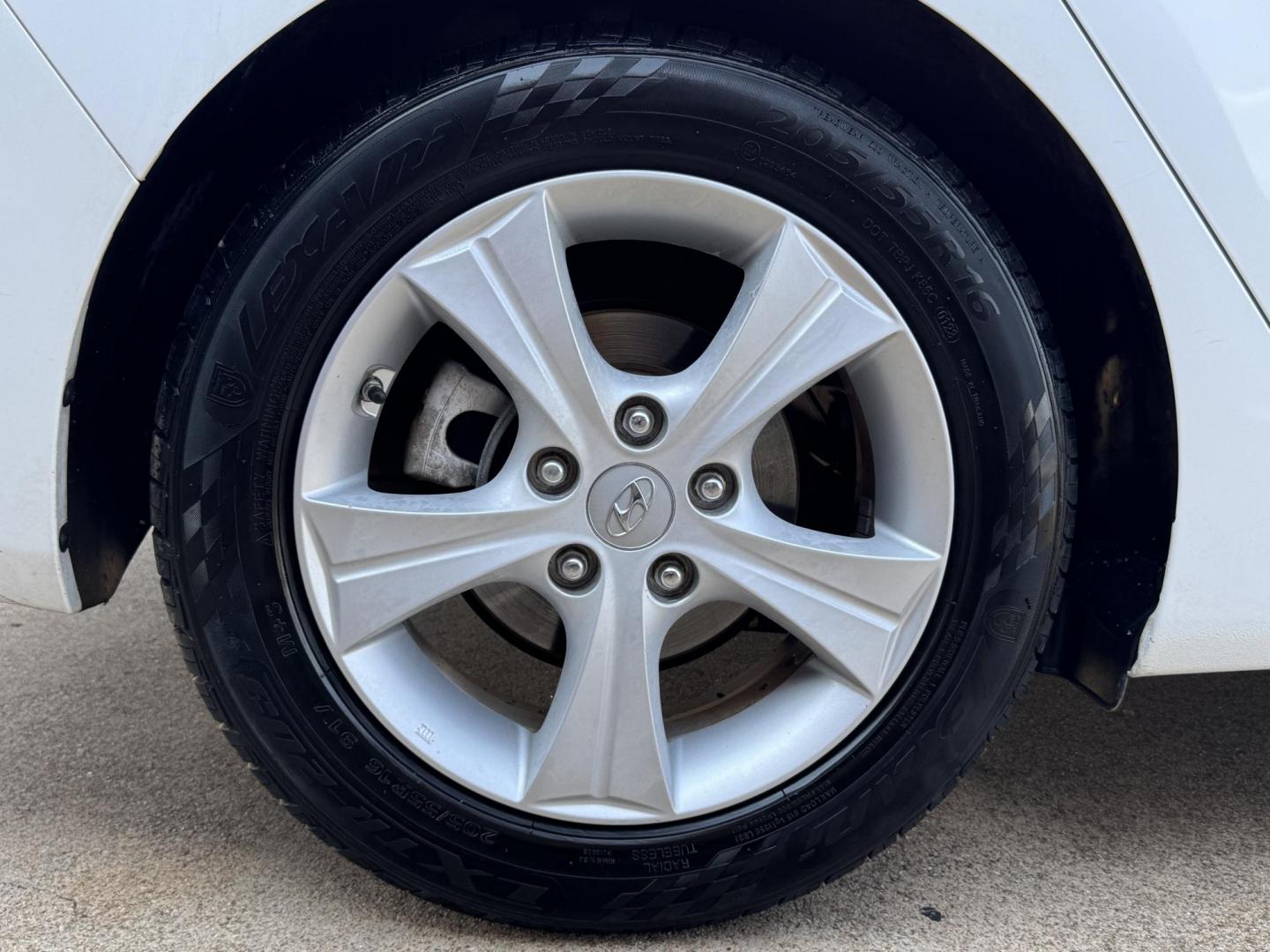 2016 WHITE /TAN HYUNDAI ELANTRA LIMITED; SE; LIMITIED (5NPDH4AEXGH) with an 1.8L engine, 6-Speed Automatic transmission, located at 5900 E. Lancaster Ave., Fort Worth, TX, 76112, (817) 457-5456, 0.000000, 0.000000 - Check out this 2016 Hyundai Elantra Limited, a reliable sedan with seating for five. It features front heated seats, push-to-start, a backup camera, and comfortable cloth interior. With a fuel-efficient 1.8L engine and smooth 6-speed automatic transmission, it’s ready for your daily drives around - Photo#21