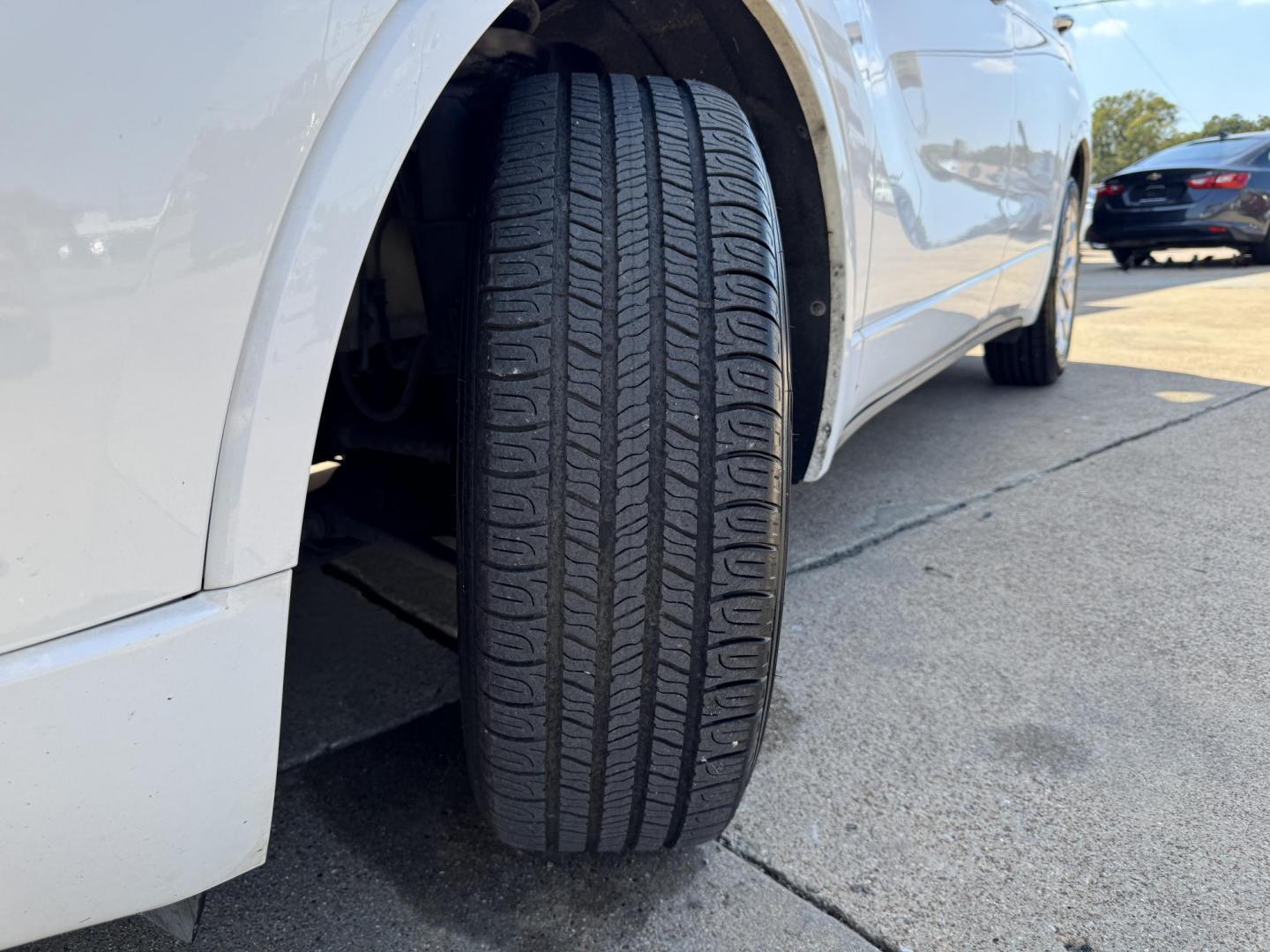 2017 WHITE /TAN BUICK ENVISION ESSENCE ESSENSE (LRBFXBSA8HD) with an 2.5L engine, 6-Speed Automatic transmission, located at 5900 E. Lancaster Ave., Fort Worth, TX, 76112, (817) 457-5456, 0.000000, 0.000000 - The 2017 Buick Envision Essence is a 5-passenger SUV with a 2.5L 4-cylinder engine and 6-speed automatic transmission. It features an electronic rear hatch, heated front and rear leather seats, dual climate control for both front and rear passengers, push-to-start, park assist, and a backup camera. - Photo#22