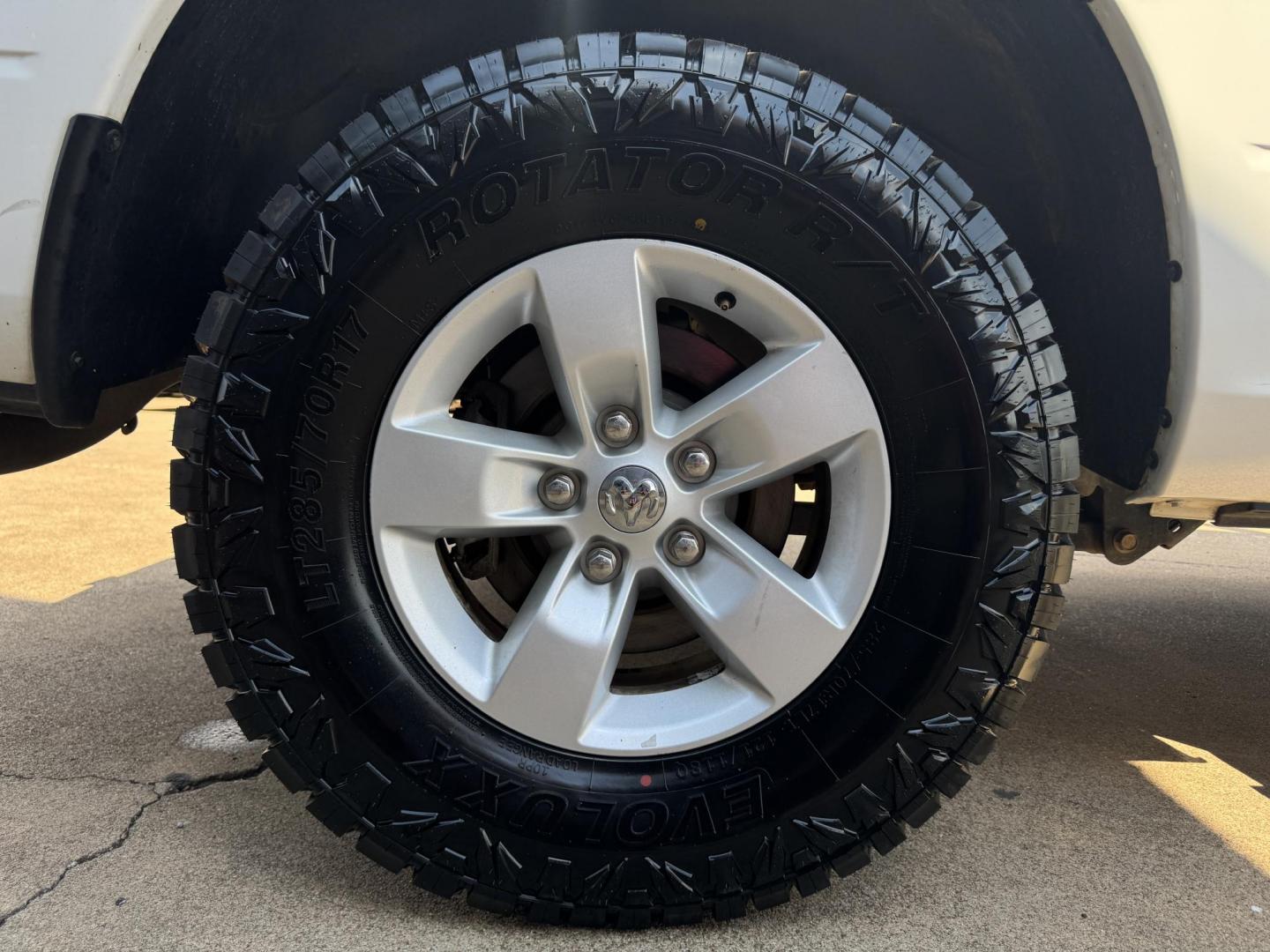 2018 WHITE /BLACK RAM 1500 EXPRESS; ST; TR (1C6RR6KG4JS) with an 3.6L engine, 8-Speed Automatic transmission, located at 5900 E. Lancaster Ave., Fort Worth, TX, 76112, (817) 457-5456, 0.000000, 0.000000 - Photo#21