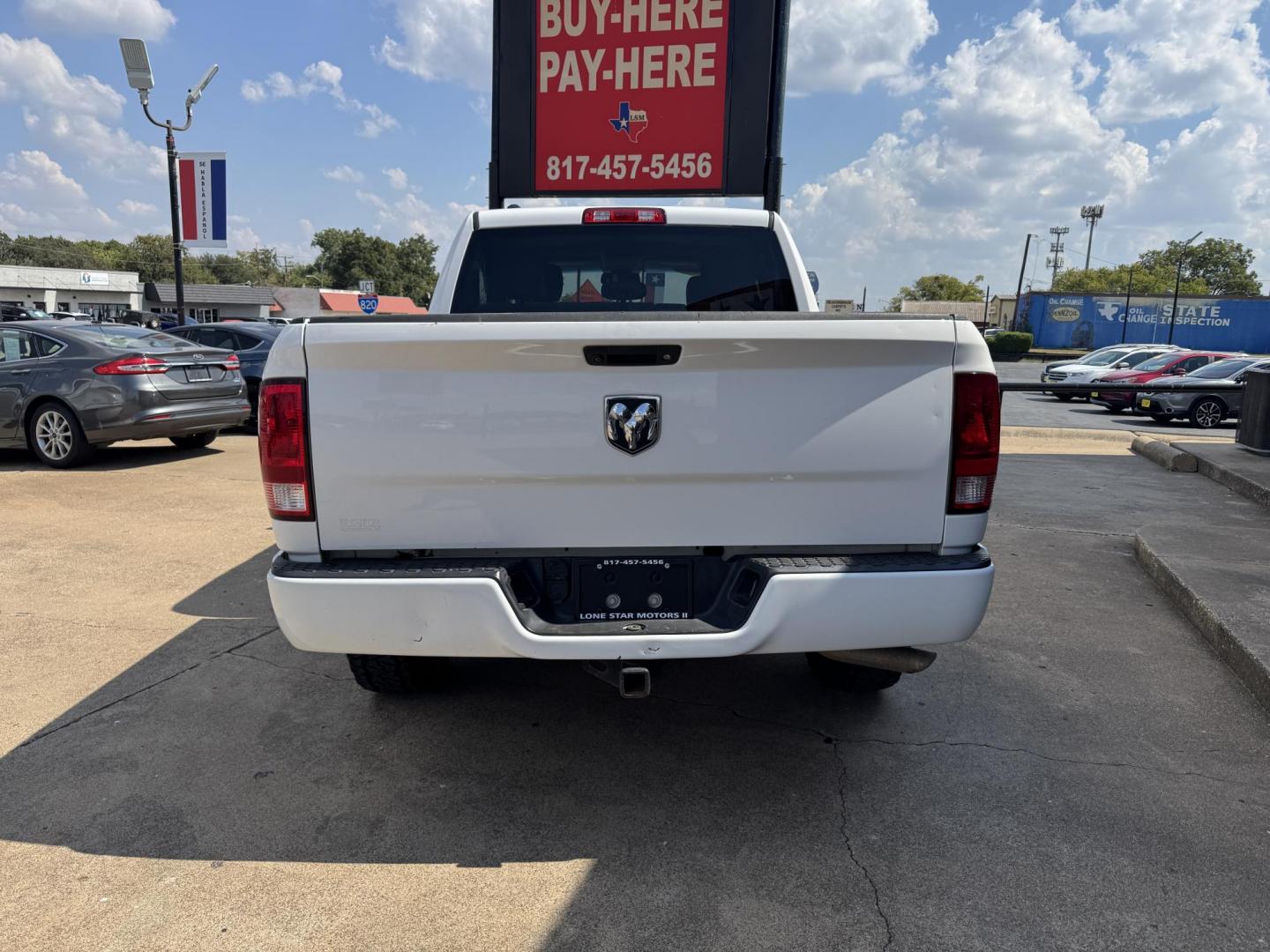 2018 WHITE /BLACK RAM 1500 EXPRESS; ST; TR (1C6RR6KG4JS) with an 3.6L engine, 8-Speed Automatic transmission, located at 5900 E. Lancaster Ave., Fort Worth, TX, 76112, (817) 457-5456, 0.000000, 0.000000 - Photo#4