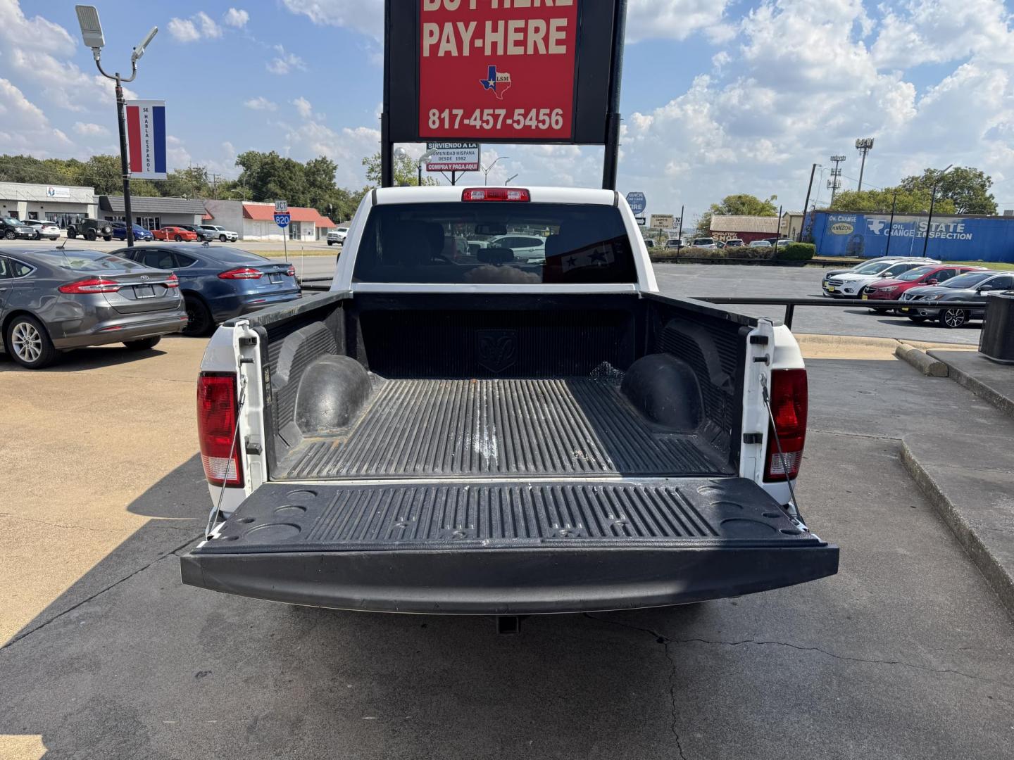 2018 WHITE /BLACK RAM 1500 EXPRESS; ST; TR (1C6RR6KG4JS) with an 3.6L engine, 8-Speed Automatic transmission, located at 5900 E. Lancaster Ave., Fort Worth, TX, 76112, (817) 457-5456, 0.000000, 0.000000 - Photo#5