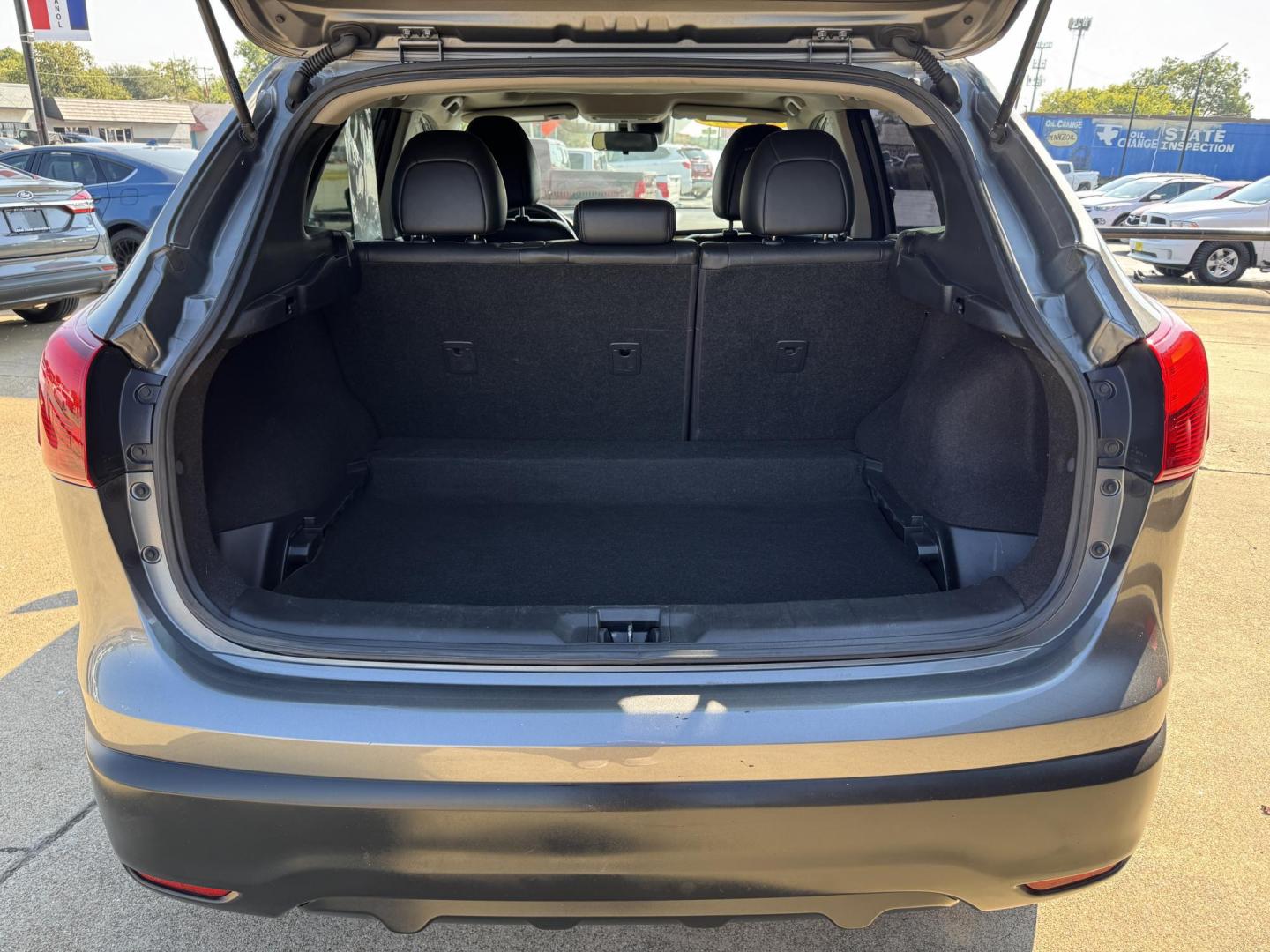 2017 GRAY /BLACK NISSAN ROGUE SPORT S; SL S (JN1BJ1CP5HW) with an 2.0L engine, CVT transmission, located at 5900 E. Lancaster Ave., Fort Worth, TX, 76112, (817) 457-5456, 0.000000, 0.000000 - Photo#5