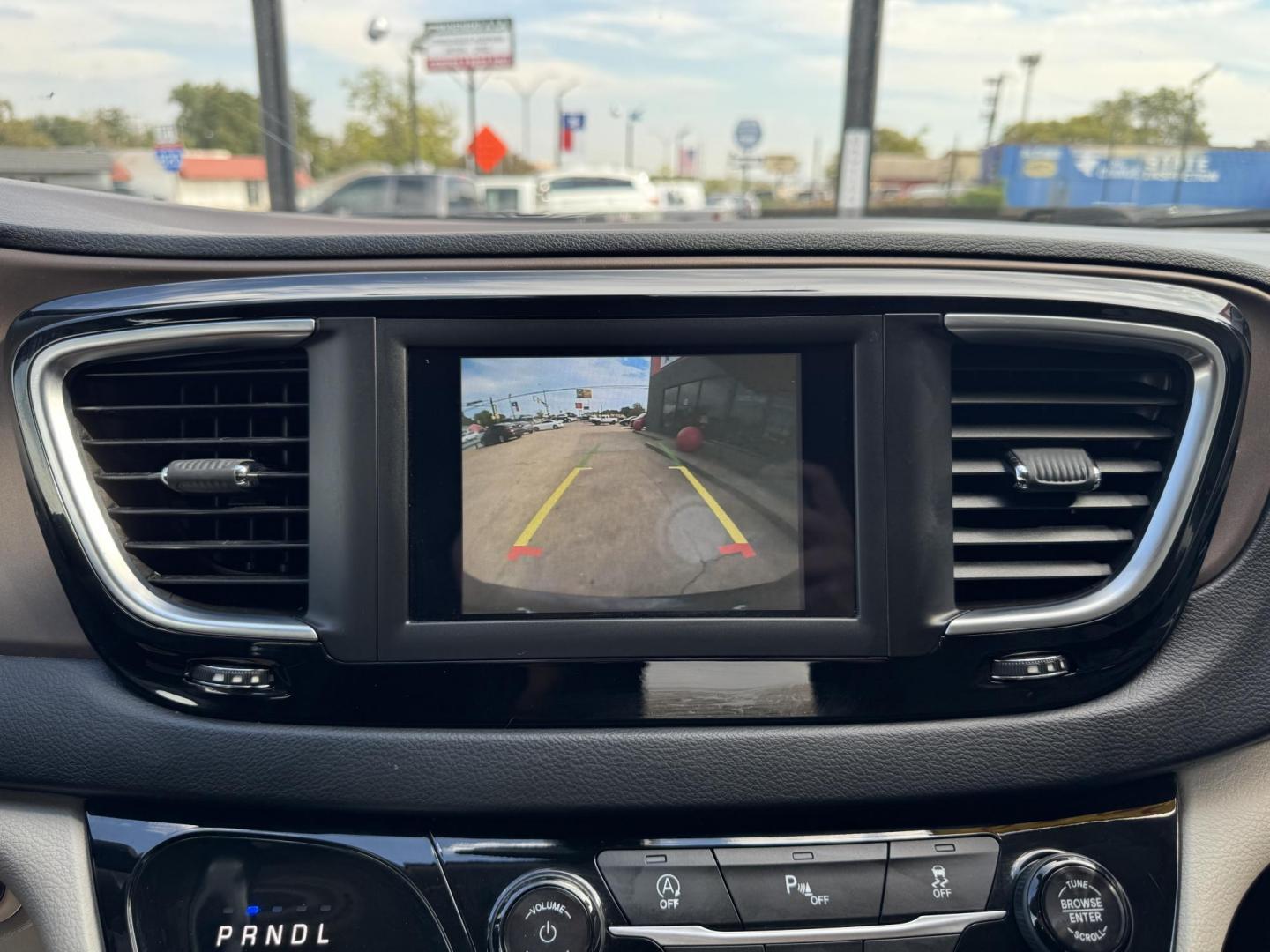 2018 RED CHRYSLER PACIFICA TOURING L (2C4RC1BG6JR) , located at 5900 E. Lancaster Ave., Fort Worth, TX, 76112, (817) 457-5456, 0.000000, 0.000000 - Photo#21