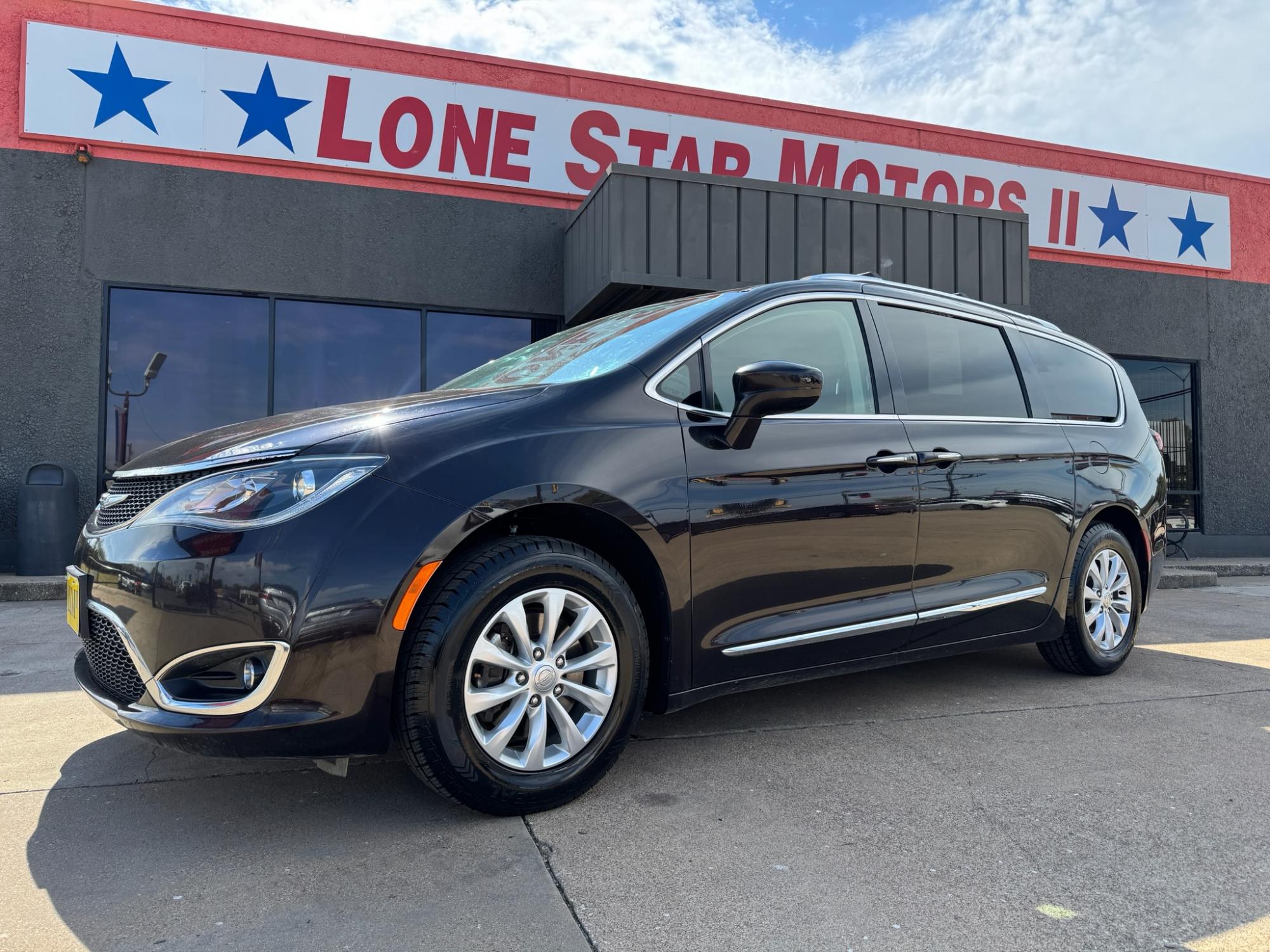 photo of 2018 CHRYSLER PACIFICA TOURING L 