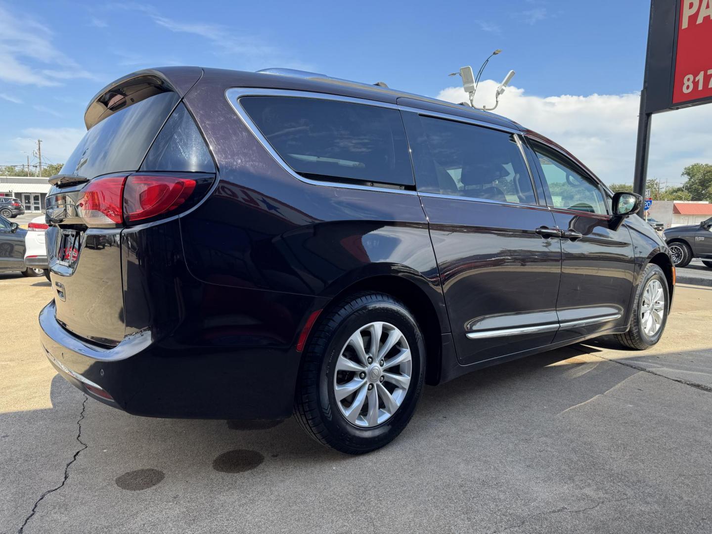 2018 RED CHRYSLER PACIFICA TOURING L (2C4RC1BG6JR) , located at 5900 E. Lancaster Ave., Fort Worth, TX, 76112, (817) 457-5456, 0.000000, 0.000000 - Photo#3