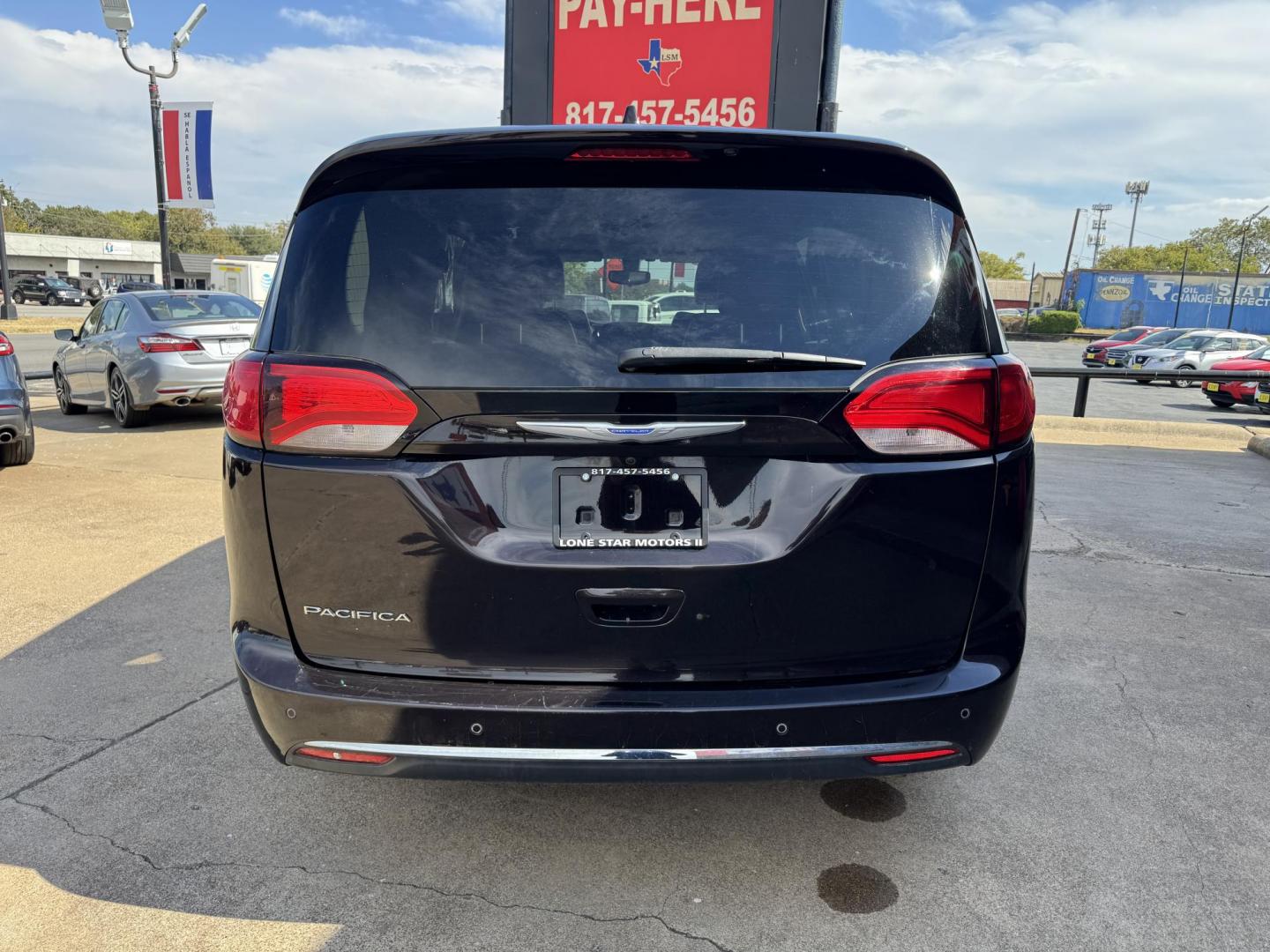 2018 RED CHRYSLER PACIFICA TOURING L (2C4RC1BG6JR) , located at 5900 E. Lancaster Ave., Fort Worth, TX, 76112, (817) 457-5456, 0.000000, 0.000000 - Photo#4