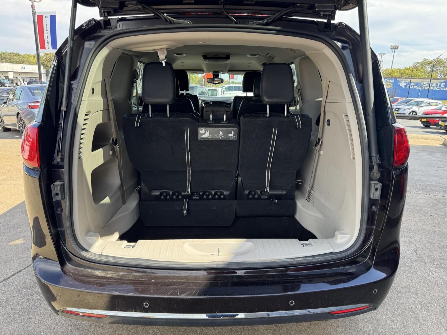 2018 RED CHRYSLER PACIFICA TOURING L (2C4RC1BG6JR) , located at 5900 E. Lancaster Ave., Fort Worth, TX, 76112, (817) 457-5456, 0.000000, 0.000000 - Photo#5