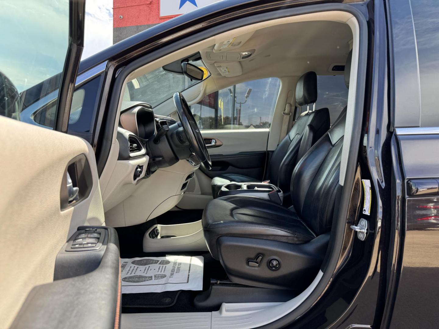 2018 RED CHRYSLER PACIFICA TOURING L (2C4RC1BG6JR) , located at 5900 E. Lancaster Ave., Fort Worth, TX, 76112, (817) 457-5456, 0.000000, 0.000000 - Photo#9