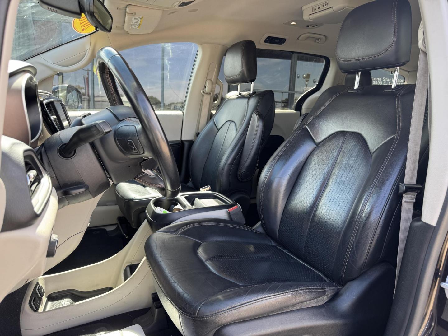 2018 RED CHRYSLER PACIFICA TOURING L (2C4RC1BG6JR) , located at 5900 E. Lancaster Ave., Fort Worth, TX, 76112, (817) 457-5456, 0.000000, 0.000000 - Photo#10