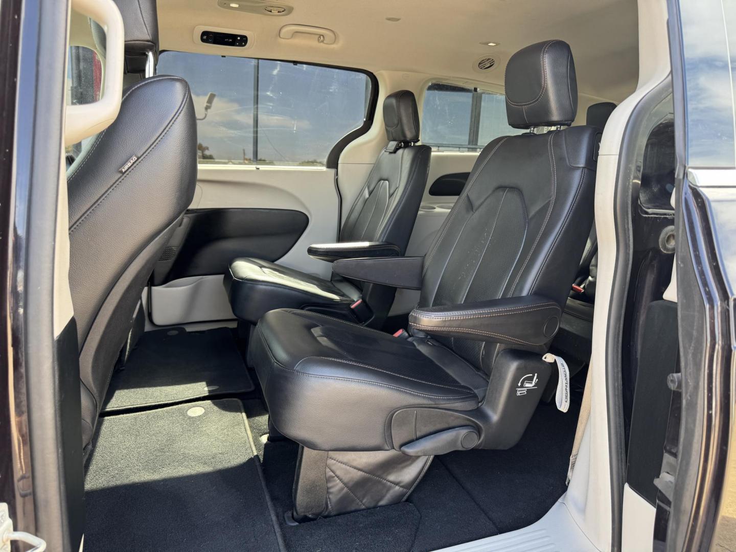 2018 RED CHRYSLER PACIFICA TOURING L (2C4RC1BG6JR) , located at 5900 E. Lancaster Ave., Fort Worth, TX, 76112, (817) 457-5456, 0.000000, 0.000000 - Photo#12