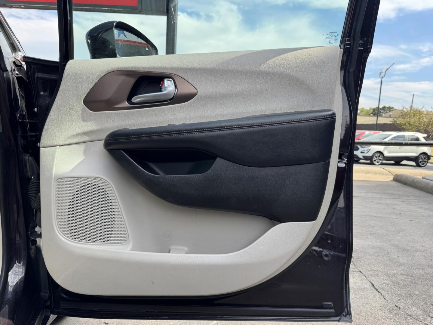 2018 RED CHRYSLER PACIFICA TOURING L (2C4RC1BG6JR) , located at 5900 E. Lancaster Ave., Fort Worth, TX, 76112, (817) 457-5456, 0.000000, 0.000000 - Photo#15