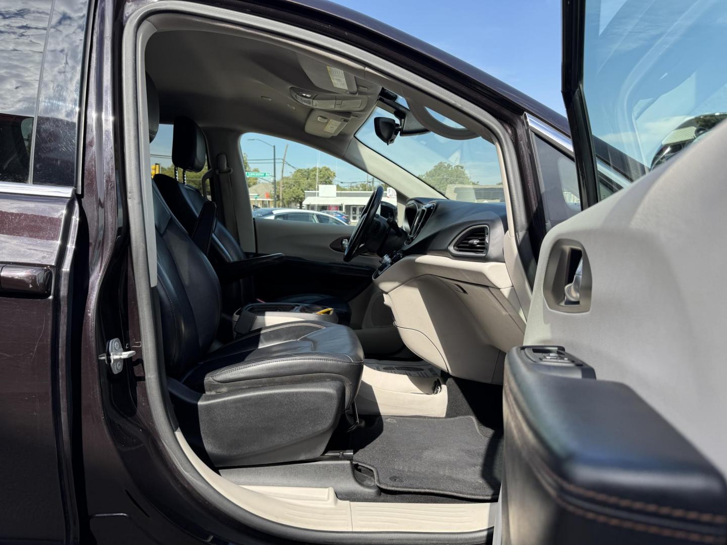 2018 RED CHRYSLER PACIFICA TOURING L (2C4RC1BG6JR) , located at 5900 E. Lancaster Ave., Fort Worth, TX, 76112, (817) 457-5456, 0.000000, 0.000000 - Photo#16