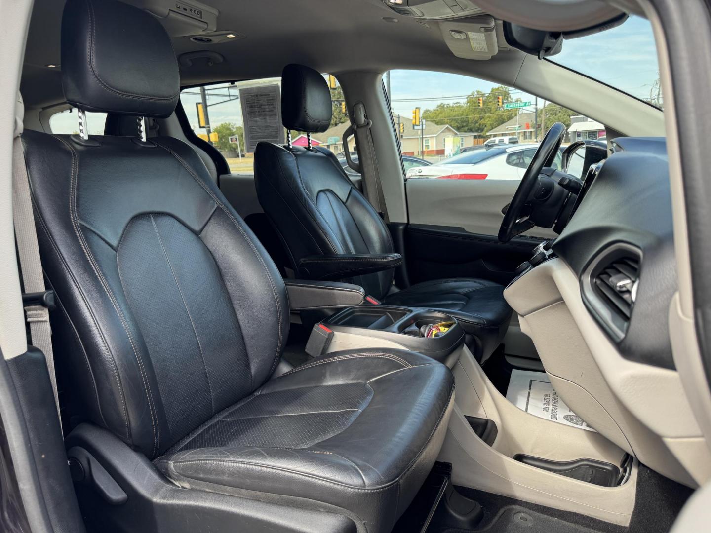 2018 RED CHRYSLER PACIFICA TOURING L (2C4RC1BG6JR) , located at 5900 E. Lancaster Ave., Fort Worth, TX, 76112, (817) 457-5456, 0.000000, 0.000000 - Photo#17