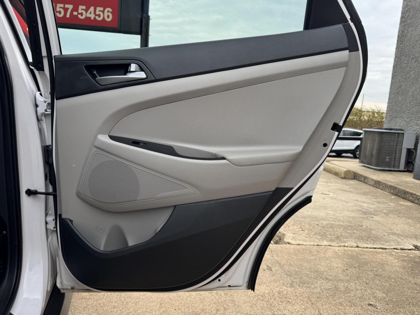 2016 WHITE HYUNDAI TUCSON LIMITED; SPOR (KM8J33A23GU) , located at 5900 E. Lancaster Ave., Fort Worth, TX, 76112, (817) 457-5456, 0.000000, 0.000000 - Photo#13