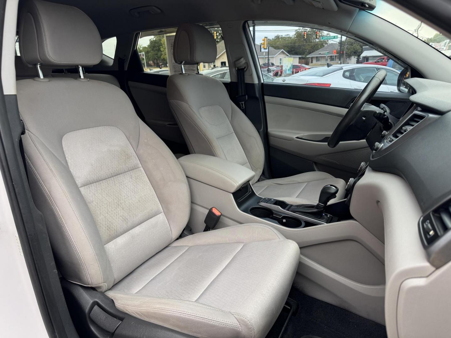 2016 WHITE HYUNDAI TUCSON LIMITED; SPOR (KM8J33A23GU) , located at 5900 E. Lancaster Ave., Fort Worth, TX, 76112, (817) 457-5456, 0.000000, 0.000000 - Photo#17