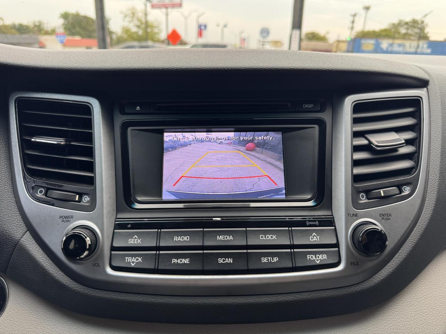 2016 WHITE HYUNDAI TUCSON LIMITED; SPOR (KM8J33A23GU) , located at 5900 E. Lancaster Ave., Fort Worth, TX, 76112, (817) 457-5456, 0.000000, 0.000000 - Photo#20