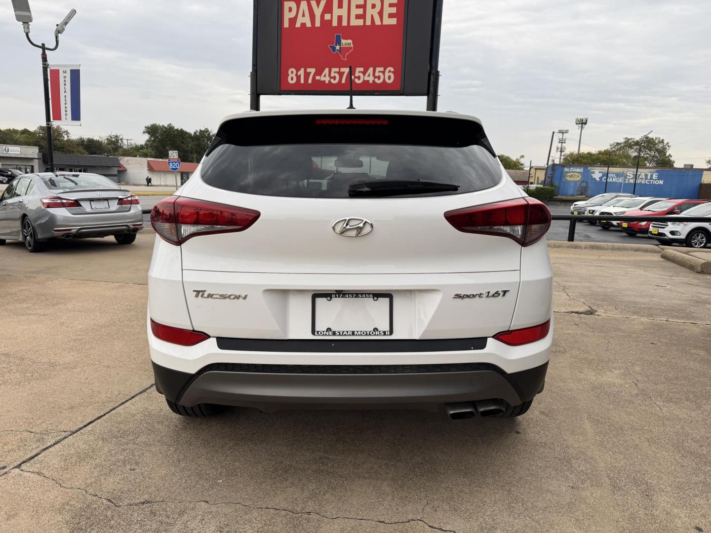 2016 WHITE HYUNDAI TUCSON LIMITED; SPOR (KM8J33A23GU) , located at 5900 E. Lancaster Ave., Fort Worth, TX, 76112, (817) 457-5456, 0.000000, 0.000000 - Photo#4