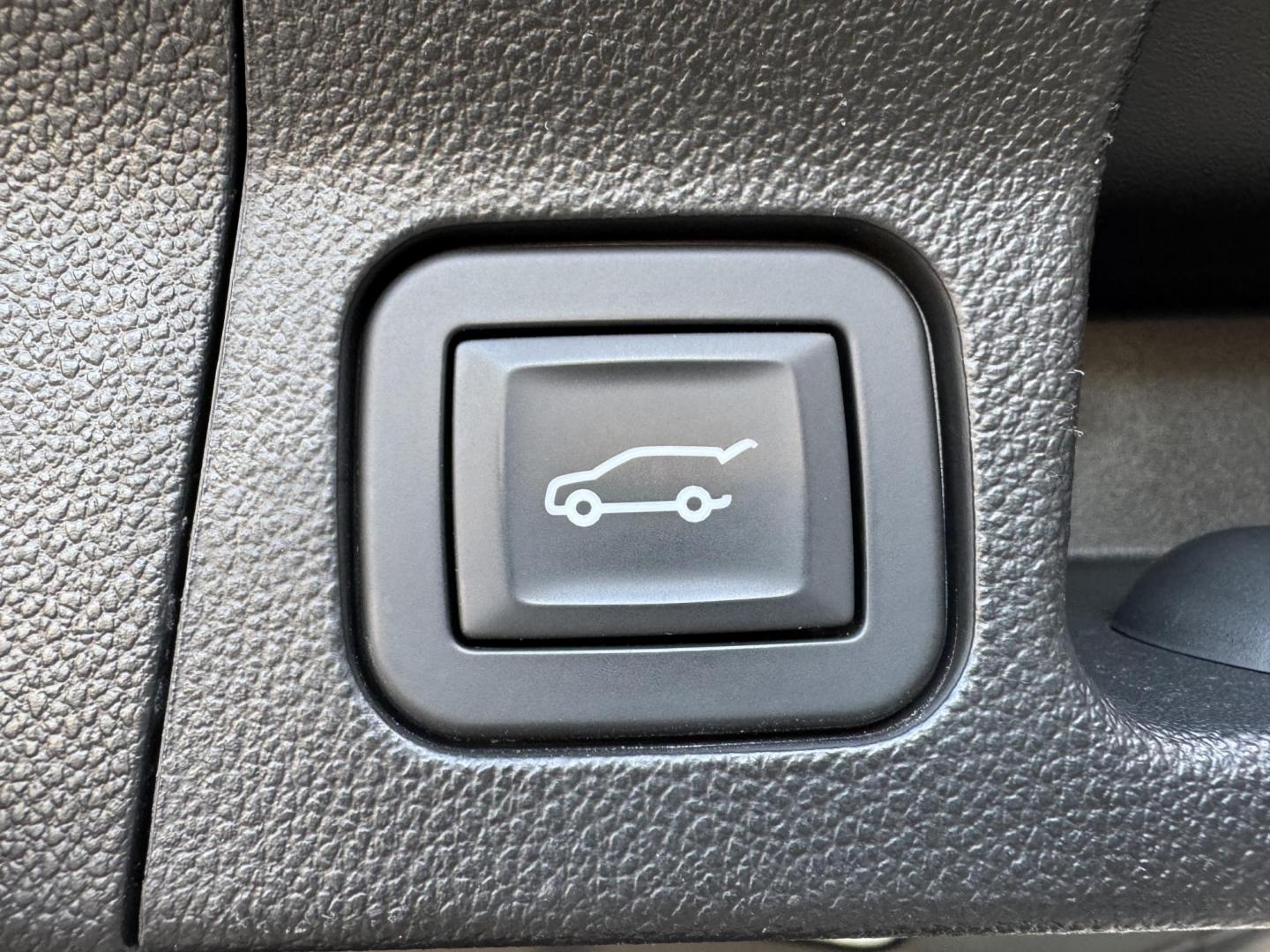 2017 BLACK GMC ACADIA SLE2 (1GKKNLLA3HZ) , located at 5900 E. Lancaster Ave., Fort Worth, TX, 76112, (817) 457-5456, 0.000000, 0.000000 - Photo#6