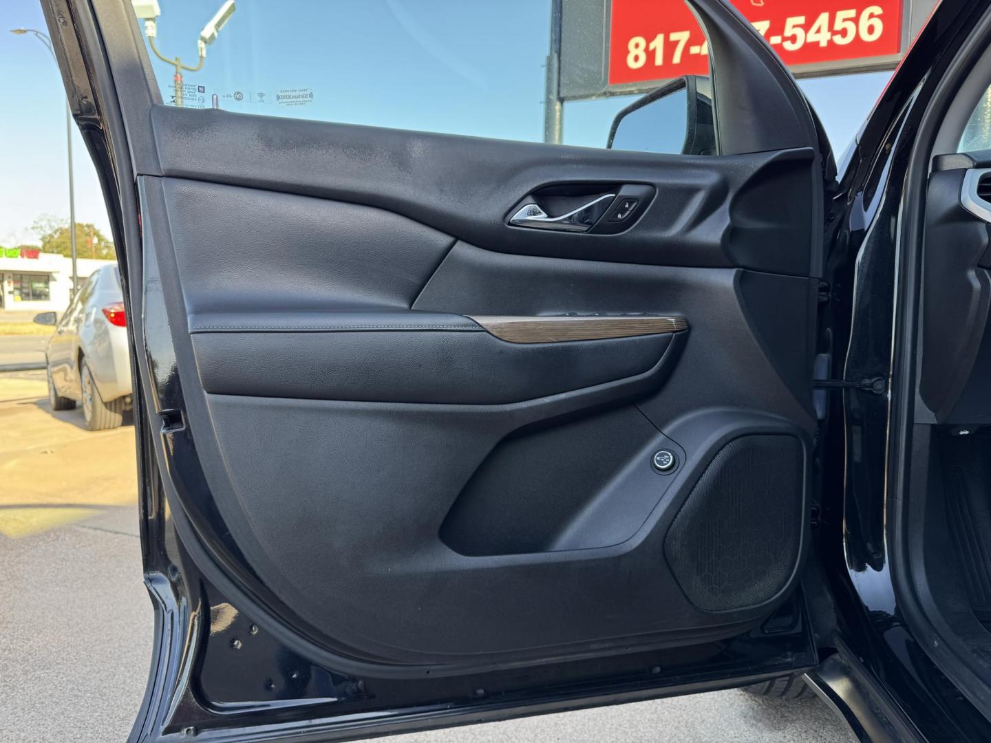 2017 BLACK GMC ACADIA SLE2 (1GKKNLLA3HZ) , located at 5900 E. Lancaster Ave., Fort Worth, TX, 76112, (817) 457-5456, 0.000000, 0.000000 - Photo#8