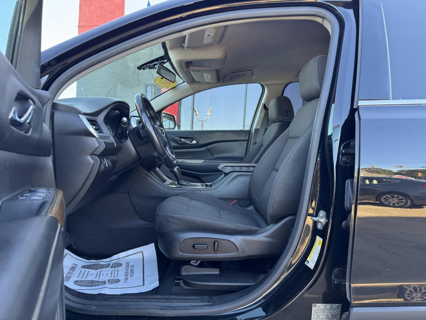 2017 BLACK GMC ACADIA SLE2 (1GKKNLLA3HZ) , located at 5900 E. Lancaster Ave., Fort Worth, TX, 76112, (817) 457-5456, 0.000000, 0.000000 - Photo#9