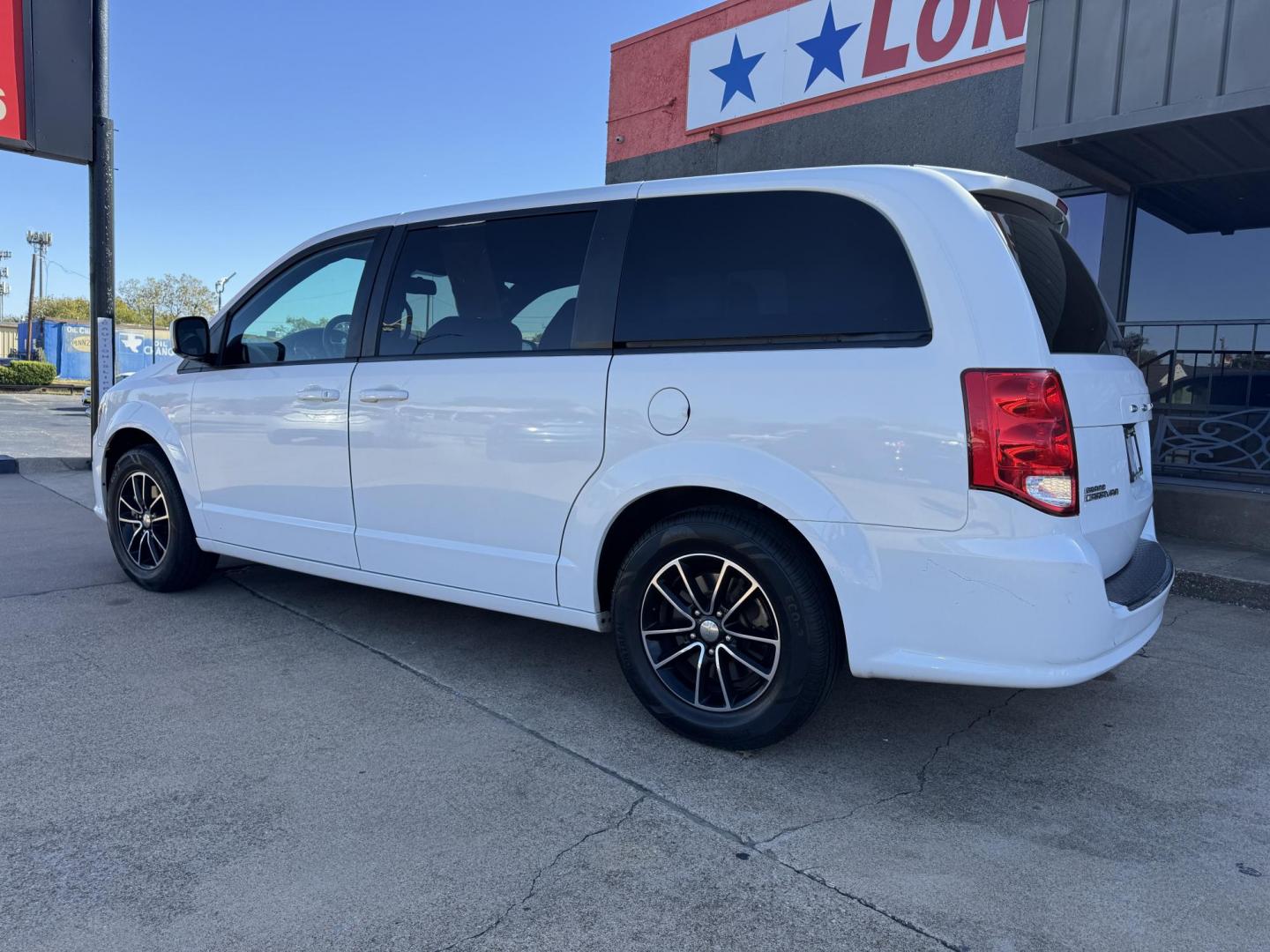 2019 WHITE DODGE GRAND CARAVAN GT (2C4RDGEG8KR) , located at 5900 E. Lancaster Ave., Fort Worth, TX, 76112, (817) 457-5456, 0.000000, 0.000000 - Photo#6
