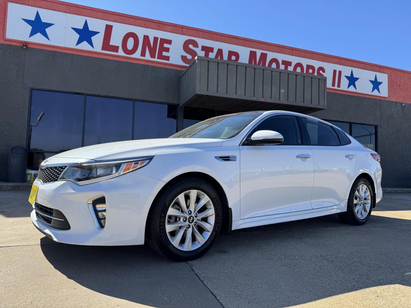 2018 WHITE KIA OPTIMA LX; S (5XXGT4L30JG) , located at 5900 E. Lancaster Ave., Fort Worth, TX, 76112, (817) 457-5456, 0.000000, 0.000000 - Photo#0