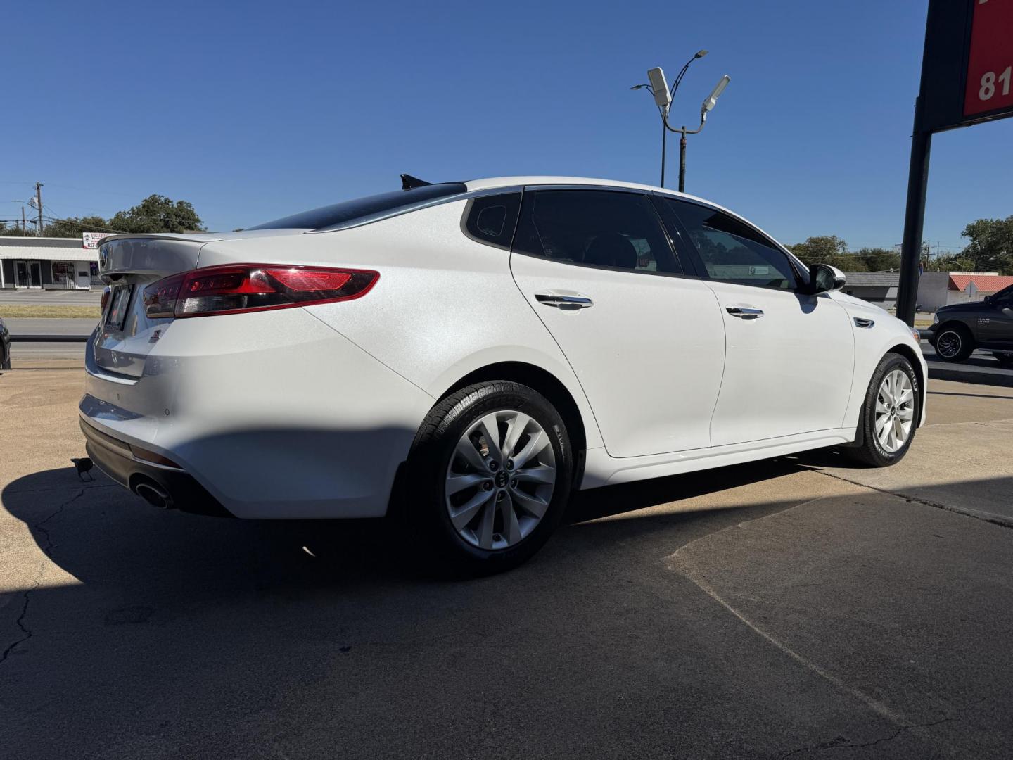 2018 WHITE KIA OPTIMA LX; S (5XXGT4L30JG) , located at 5900 E. Lancaster Ave., Fort Worth, TX, 76112, (817) 457-5456, 0.000000, 0.000000 - Photo#3