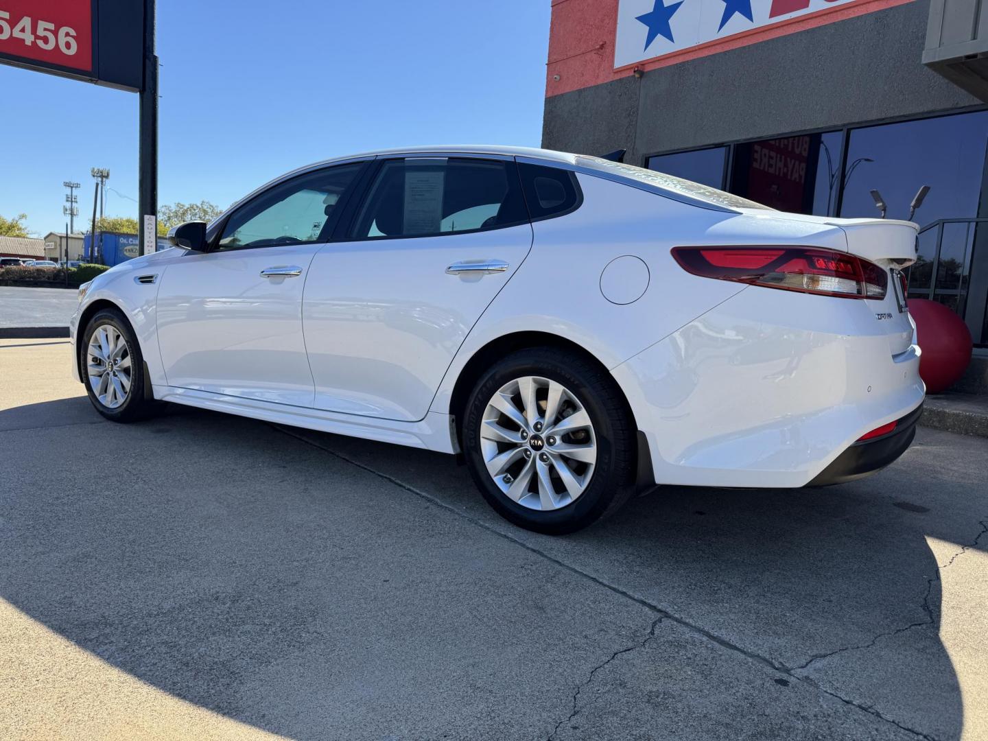 2018 WHITE KIA OPTIMA LX; S (5XXGT4L30JG) , located at 5900 E. Lancaster Ave., Fort Worth, TX, 76112, (817) 457-5456, 0.000000, 0.000000 - Photo#6