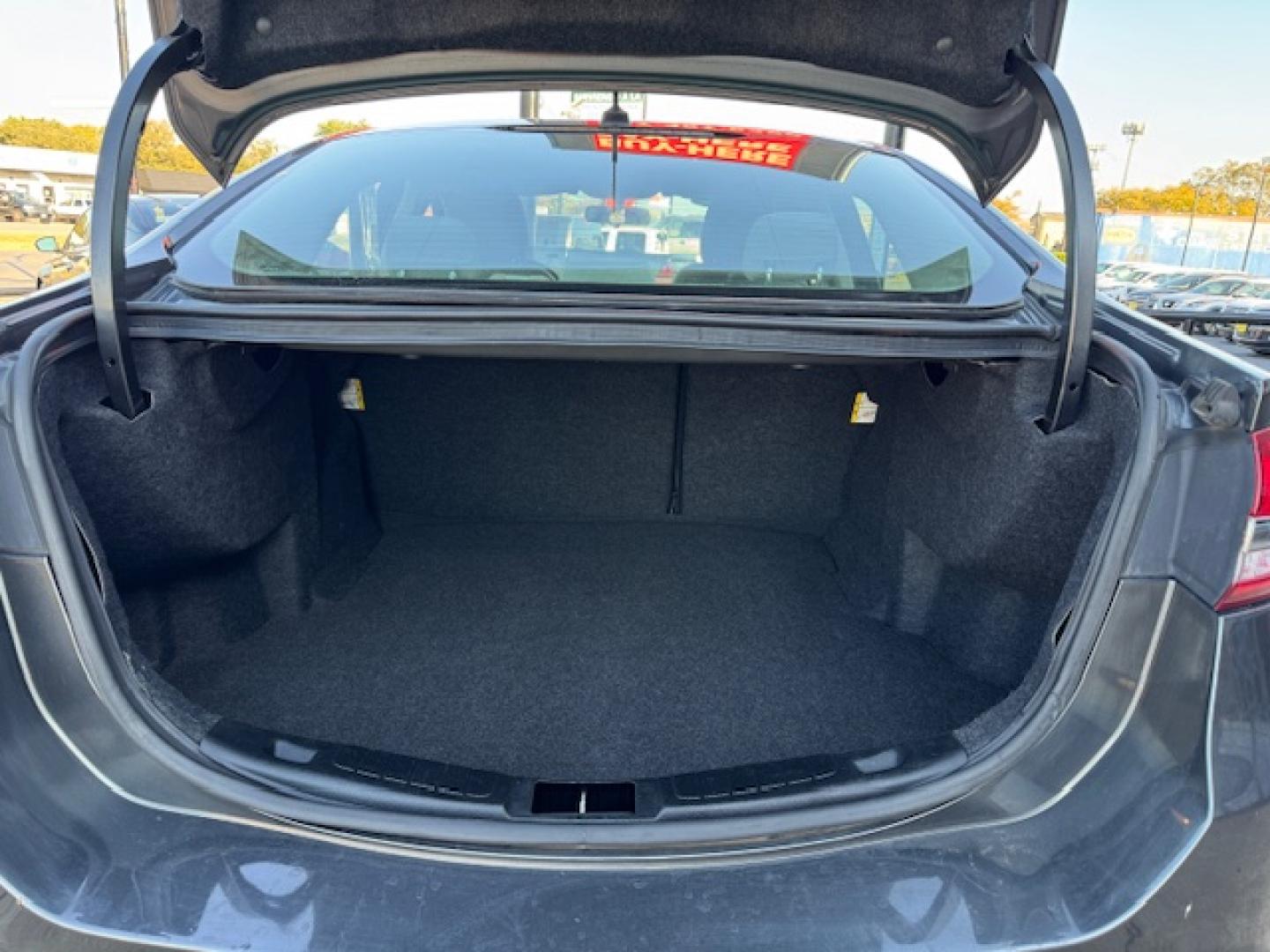 2018 GRAY FORD FUSION SE (3FA6P0HD6JR) , located at 5900 E. Lancaster Ave., Fort Worth, TX, 76112, (817) 457-5456, 0.000000, 0.000000 - Photo#5