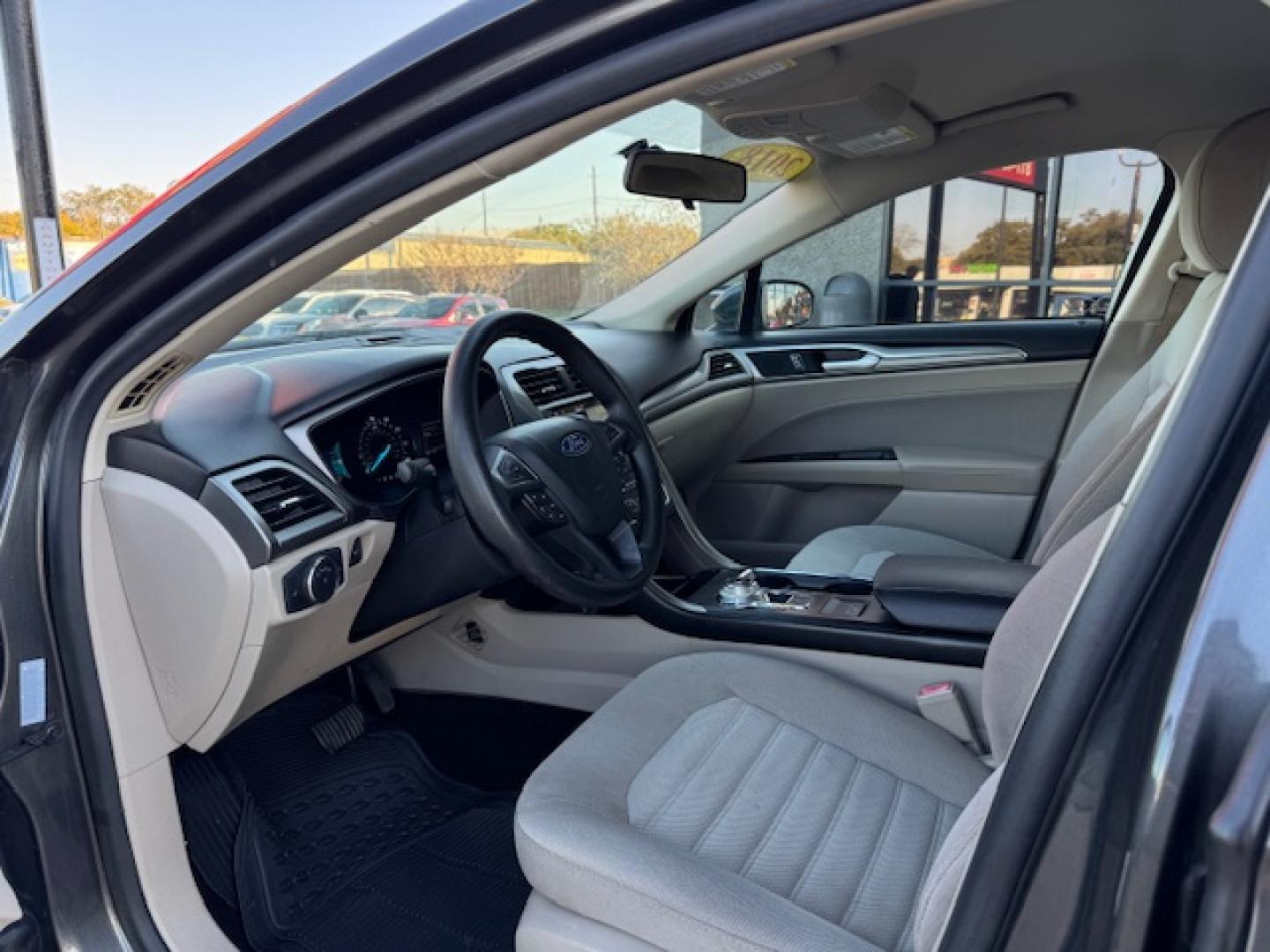 2018 GRAY FORD FUSION SE (3FA6P0HD6JR) , located at 5900 E. Lancaster Ave., Fort Worth, TX, 76112, (817) 457-5456, 0.000000, 0.000000 - Photo#9