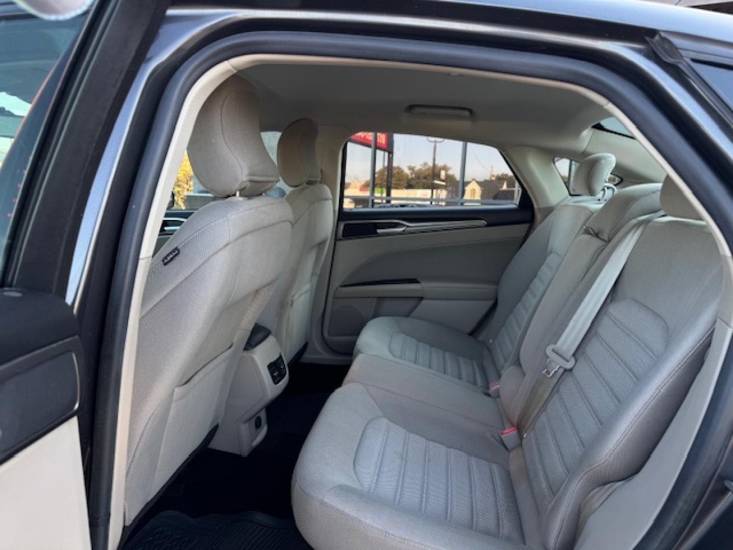 2018 GRAY FORD FUSION SE (3FA6P0HD6JR) , located at 5900 E. Lancaster Ave., Fort Worth, TX, 76112, (817) 457-5456, 0.000000, 0.000000 - Photo#12