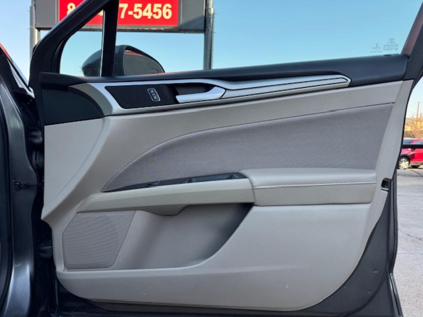 2018 GRAY FORD FUSION SE (3FA6P0HD6JR) , located at 5900 E. Lancaster Ave., Fort Worth, TX, 76112, (817) 457-5456, 0.000000, 0.000000 - Photo#18