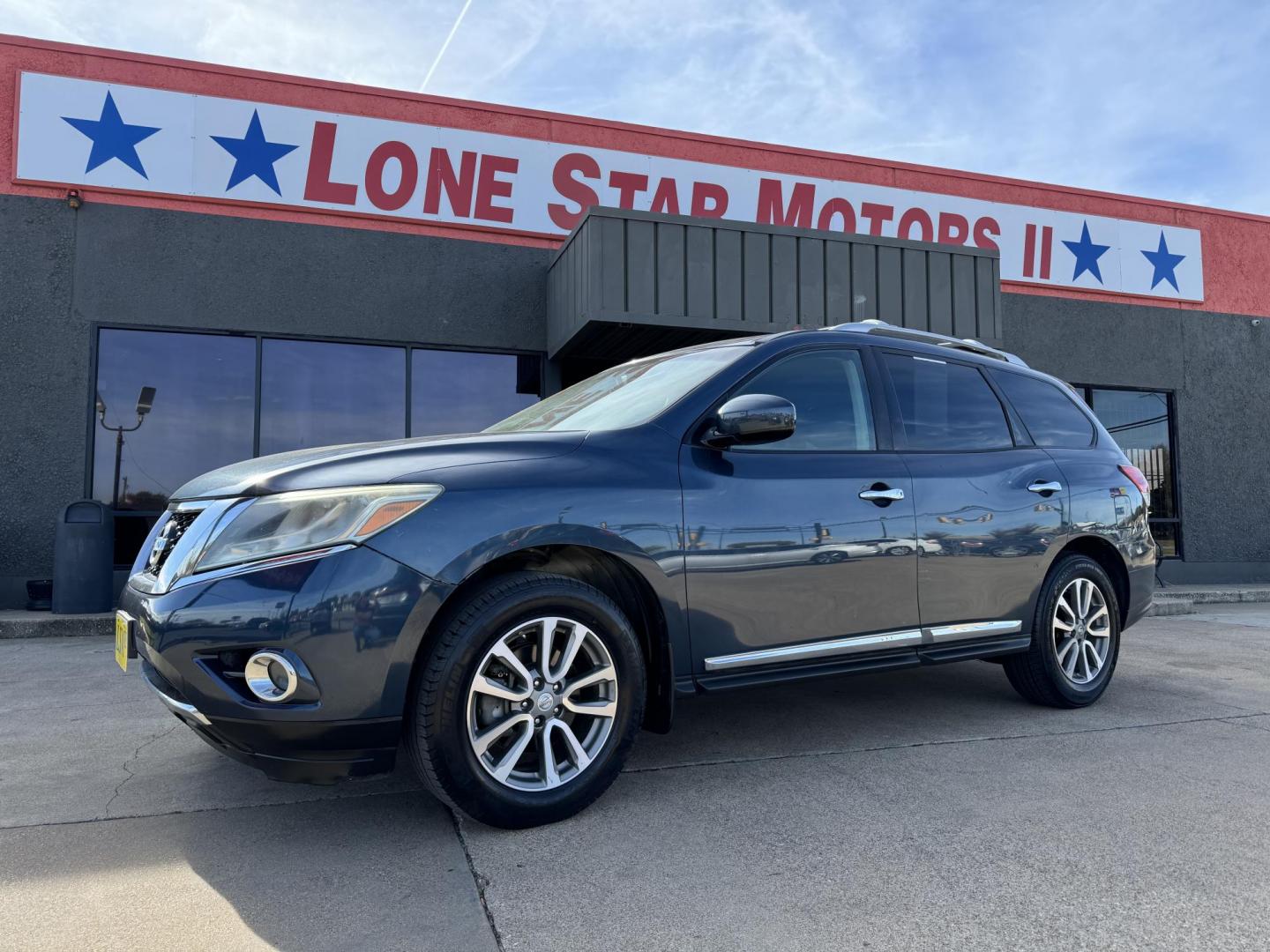 2014 BLUE NISSAN PATHFINDER S; SL; PL (5N1AR2MN6EC) , located at 5900 E. Lancaster Ave., Fort Worth, TX, 76112, (817) 457-5456, 0.000000, 0.000000 - This is a 2014 NISSAN PATHFINDER 4 DR WAGON that is in excellent condition. The interior is clean with no rips or tears or stains. All power windows, door locks and seats. Ice cold AC for those hot Texas summer days. It is equipped with a CD player, AM/FM radio, AUX port, Bluetooth connectivity and - Photo#1