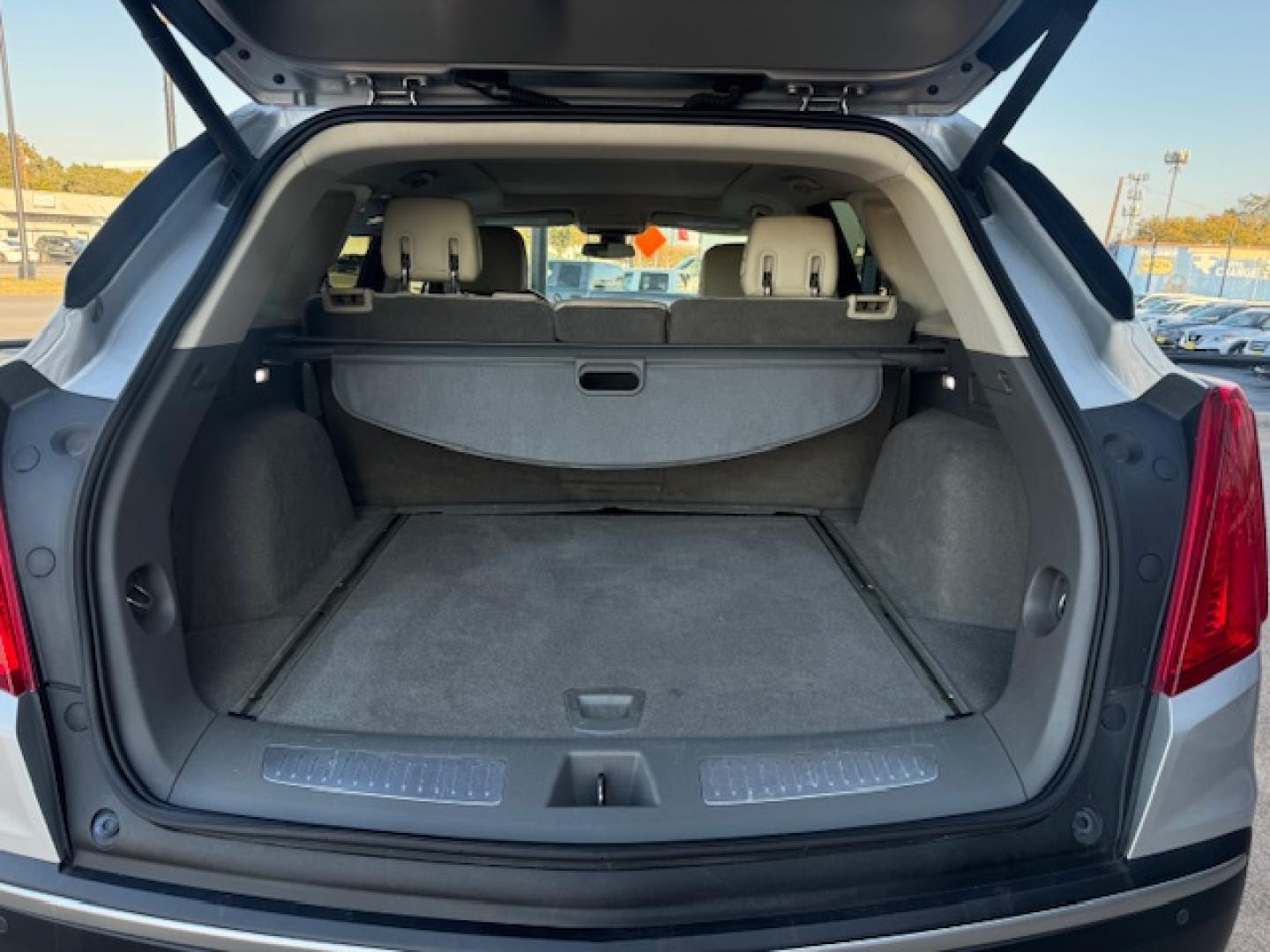 2017 SILVER CADILLAC XT5 LUXURY (1GYKNBRS9HZ) , located at 5900 E. Lancaster Ave., Fort Worth, TX, 76112, (817) 457-5456, 0.000000, 0.000000 - Photo#5