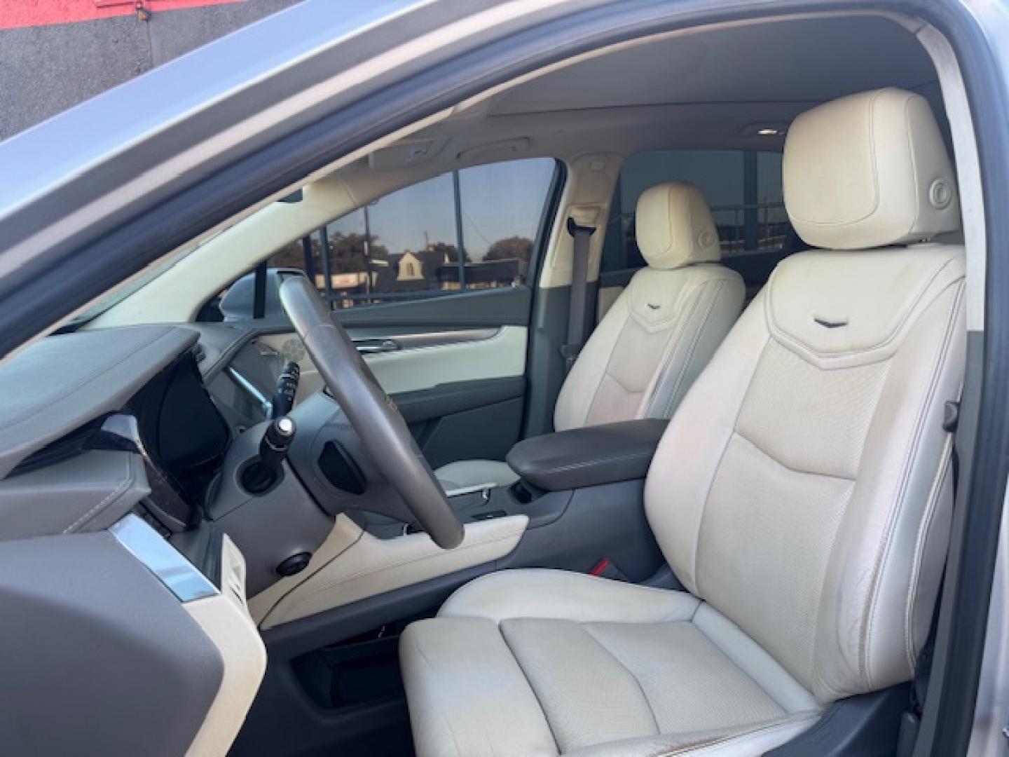 2017 SILVER CADILLAC XT5 LUXURY (1GYKNBRS9HZ) , located at 5900 E. Lancaster Ave., Fort Worth, TX, 76112, (817) 457-5456, 0.000000, 0.000000 - Photo#9