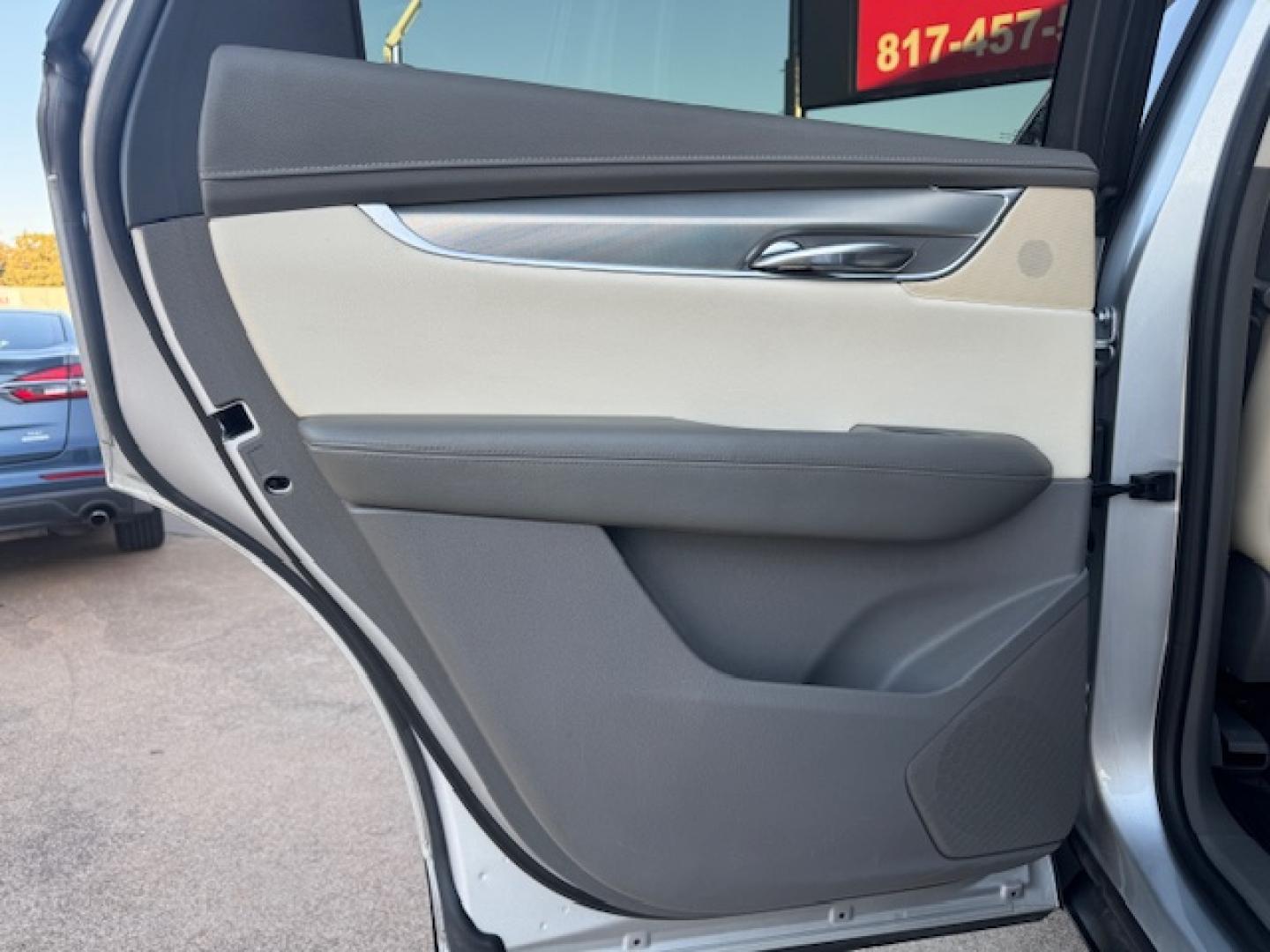 2017 SILVER CADILLAC XT5 LUXURY (1GYKNBRS9HZ) , located at 5900 E. Lancaster Ave., Fort Worth, TX, 76112, (817) 457-5456, 0.000000, 0.000000 - Photo#10