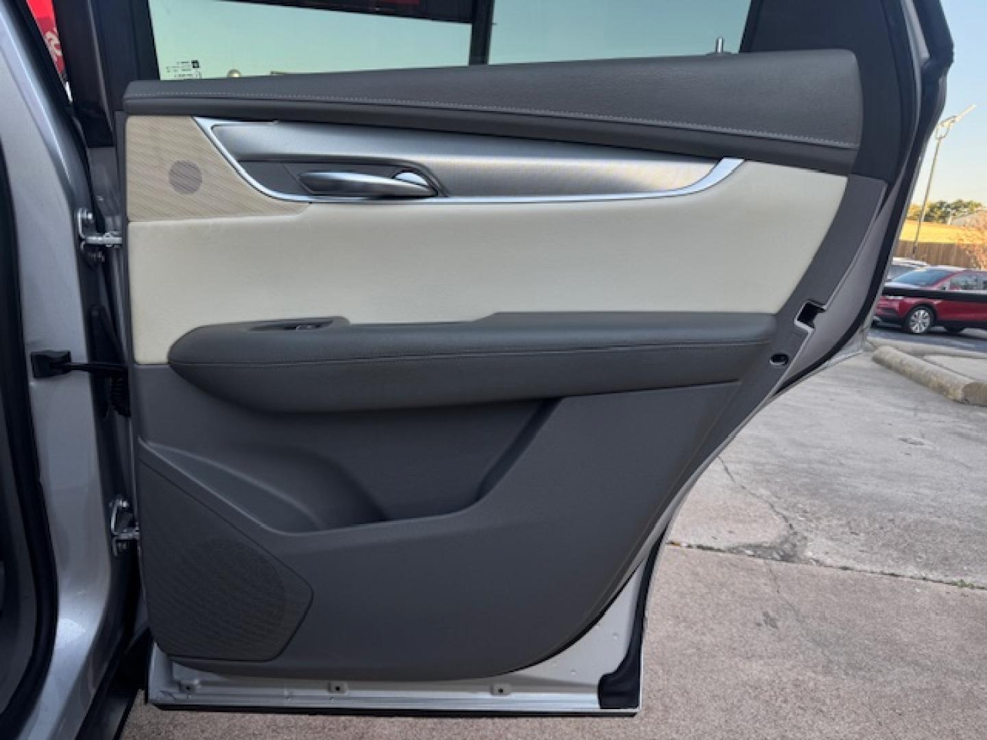 2017 SILVER CADILLAC XT5 LUXURY (1GYKNBRS9HZ) , located at 5900 E. Lancaster Ave., Fort Worth, TX, 76112, (817) 457-5456, 0.000000, 0.000000 - Photo#15