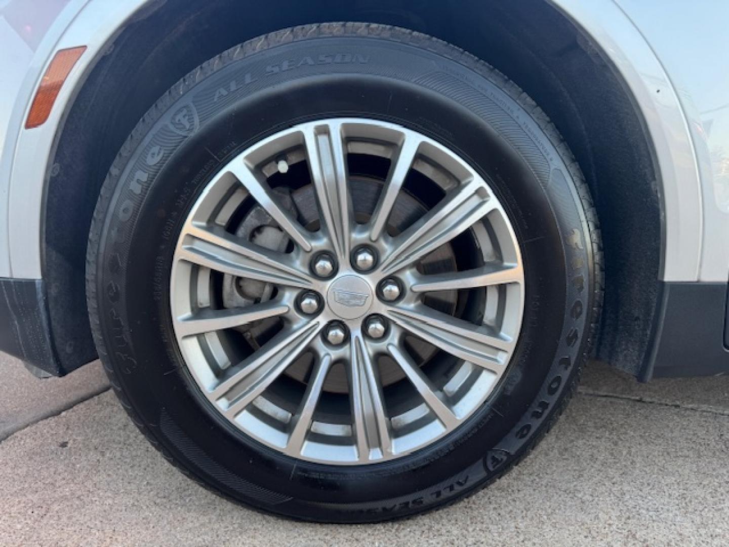 2017 SILVER CADILLAC XT5 LUXURY (1GYKNBRS9HZ) , located at 5900 E. Lancaster Ave., Fort Worth, TX, 76112, (817) 457-5456, 0.000000, 0.000000 - Photo#21